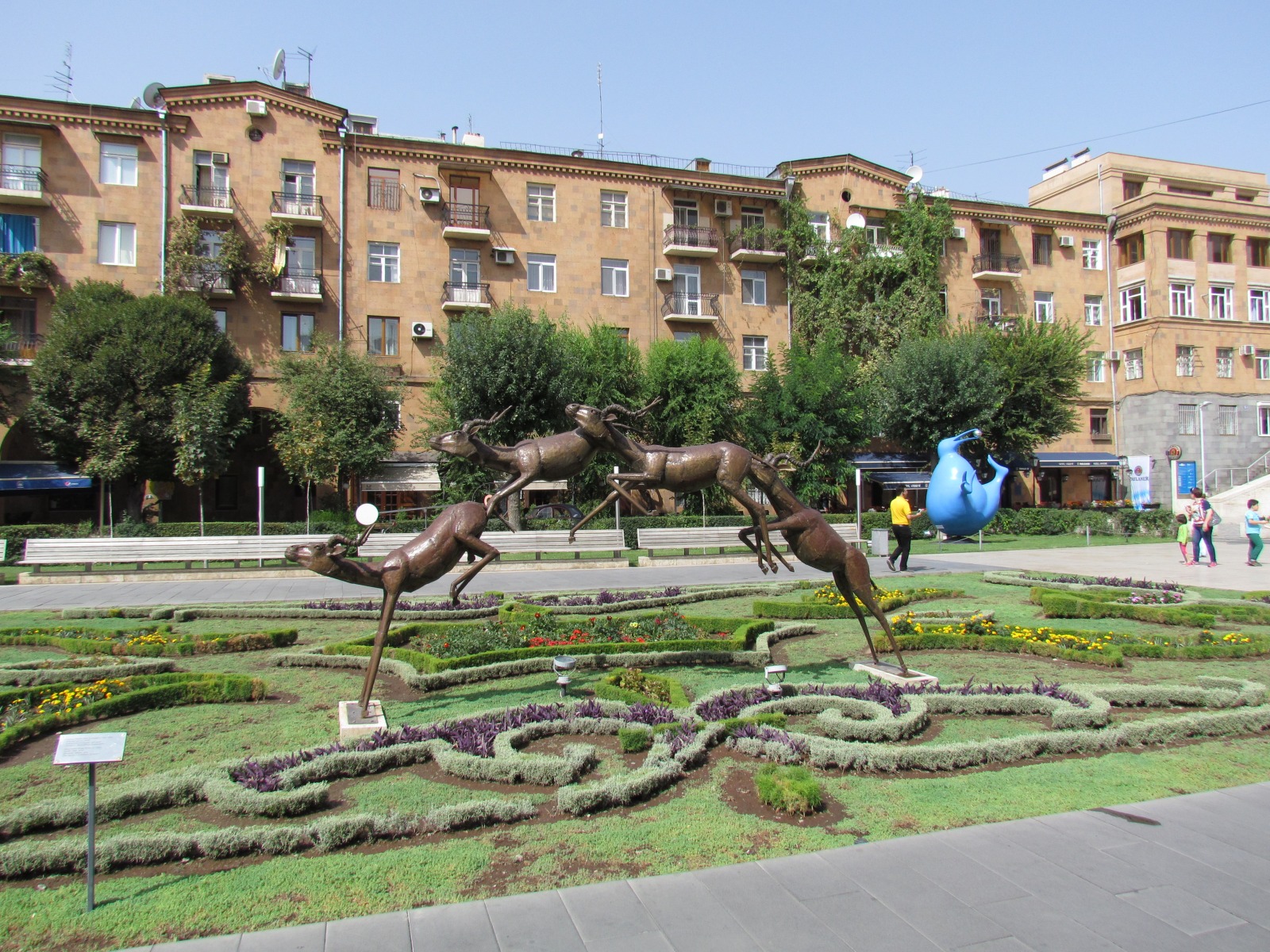 Yerevan - Cascade complex - Statue
