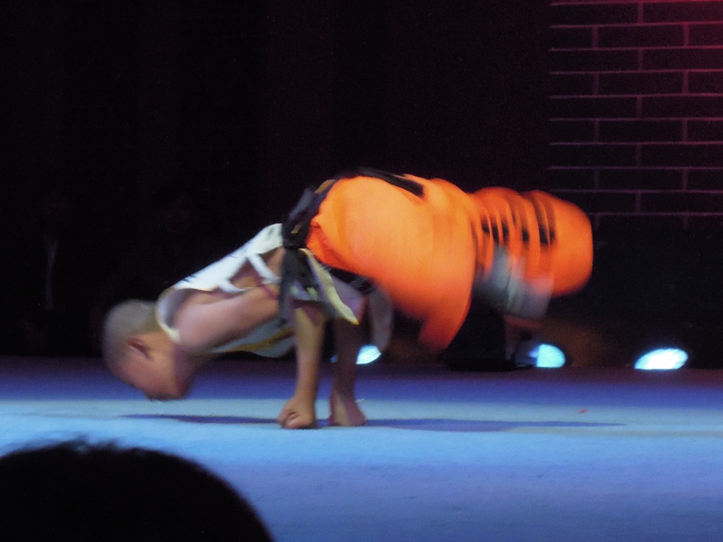 Dengfeng - Shaolin temple - Demonstration of martial arts