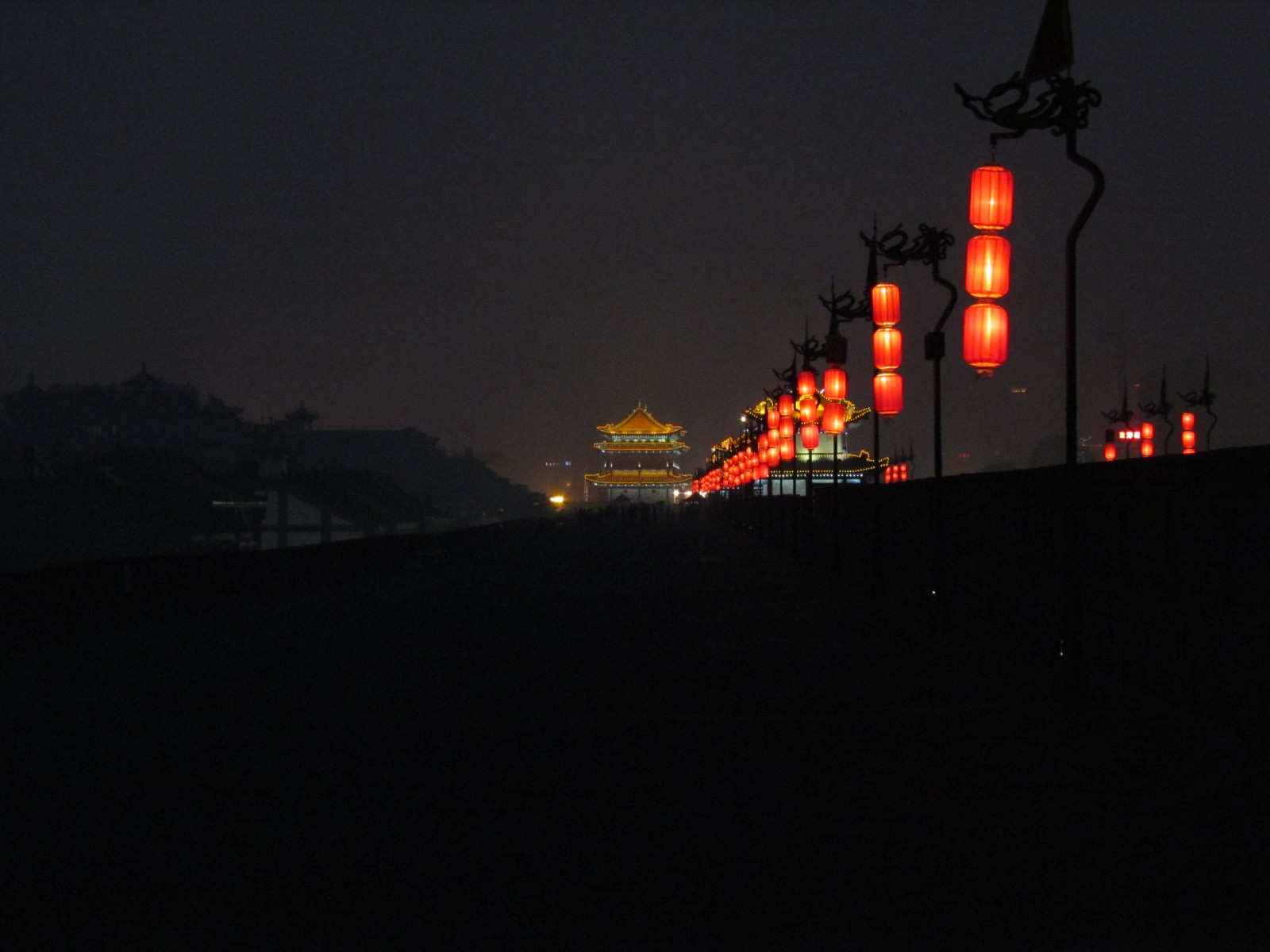 Xi'an - City wall by night
