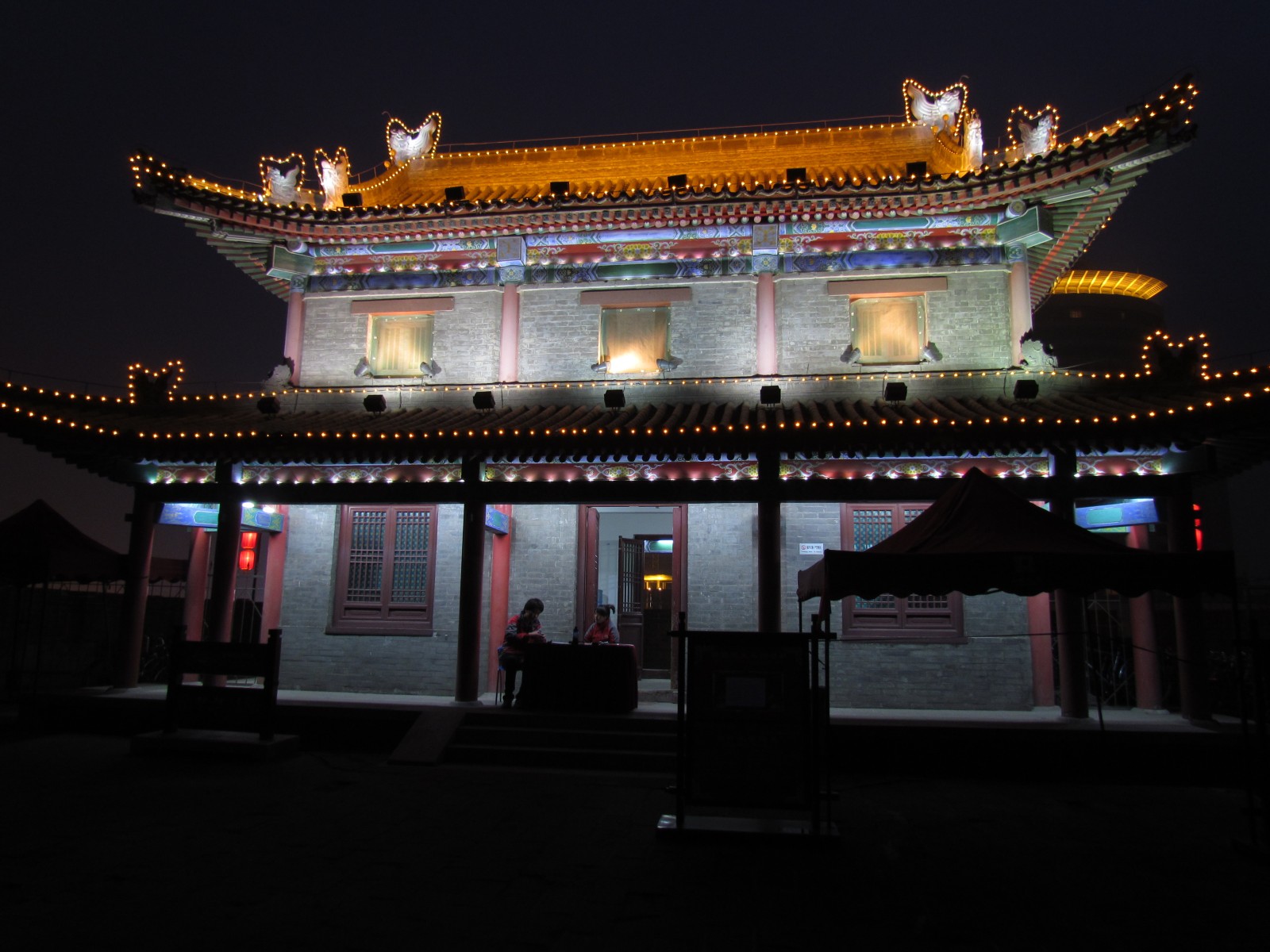 Xi'an - City wall by night