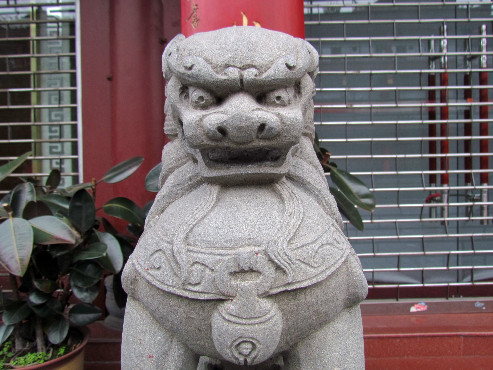 Chengdu - Guarding lion statue
