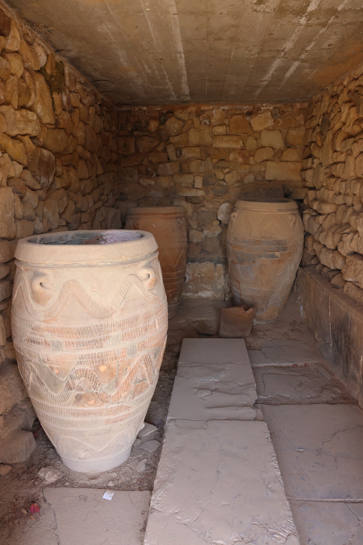 Phaistos - Urns