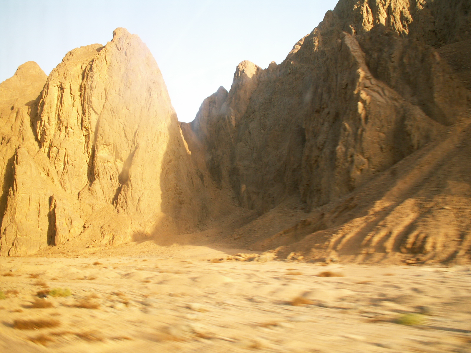 Between Luxor and Hurghada