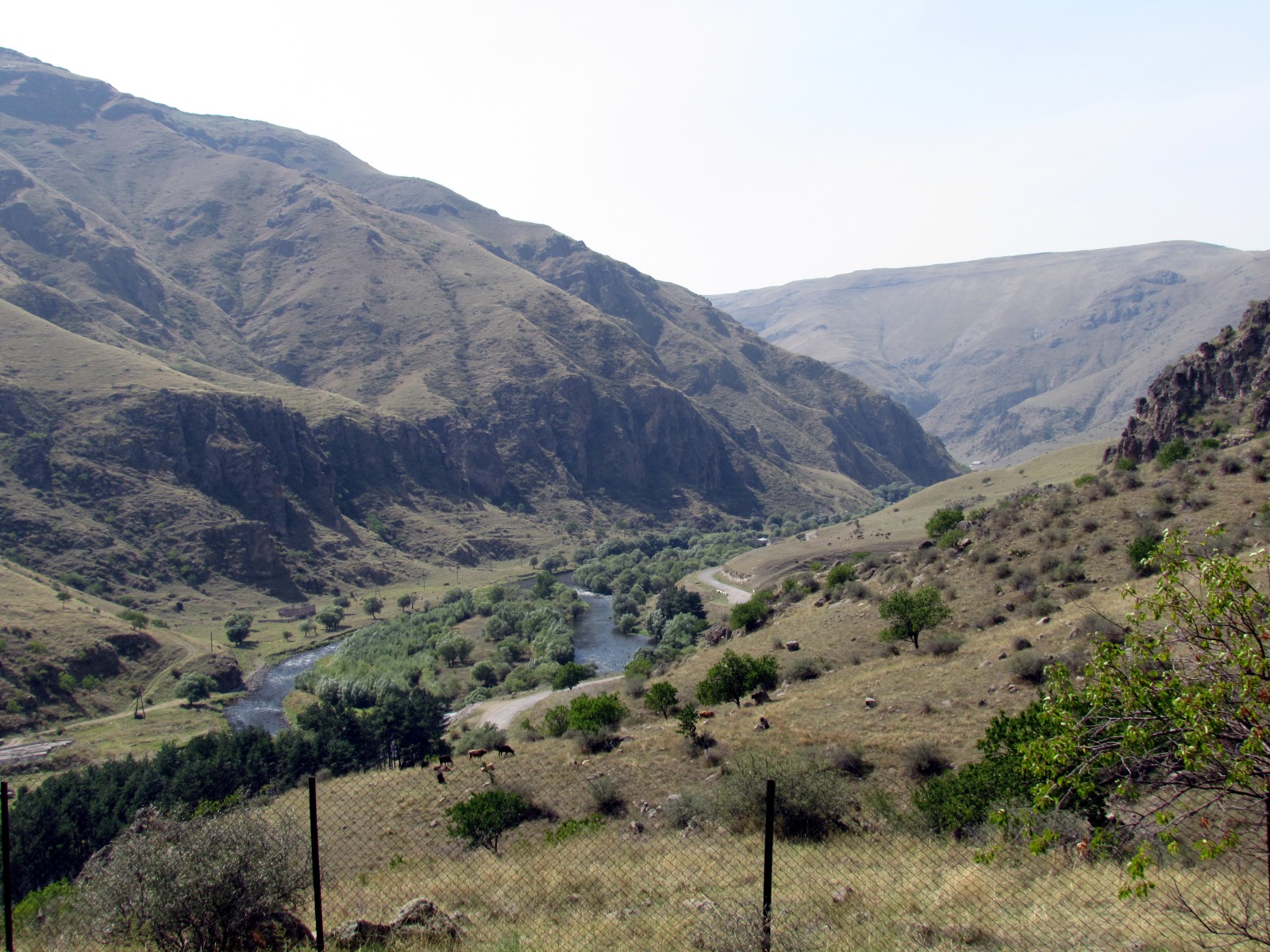 Vardzia - Canyon