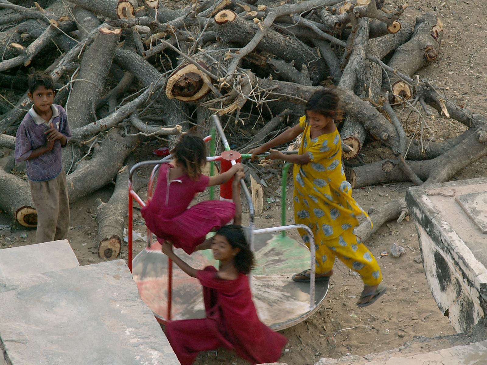Mandawa - Temple - Children playing