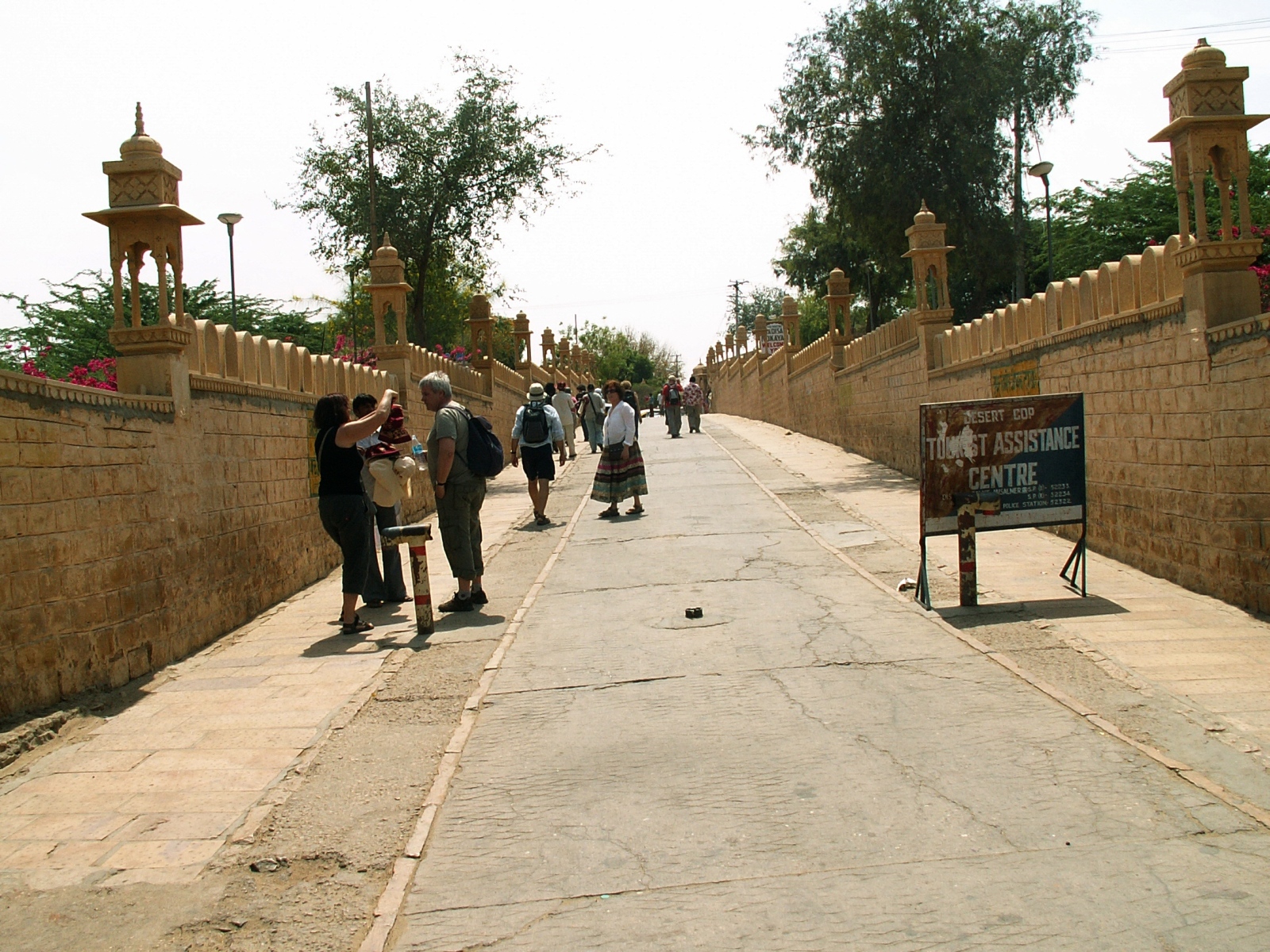 Jaisalmer - Bridge to the lake