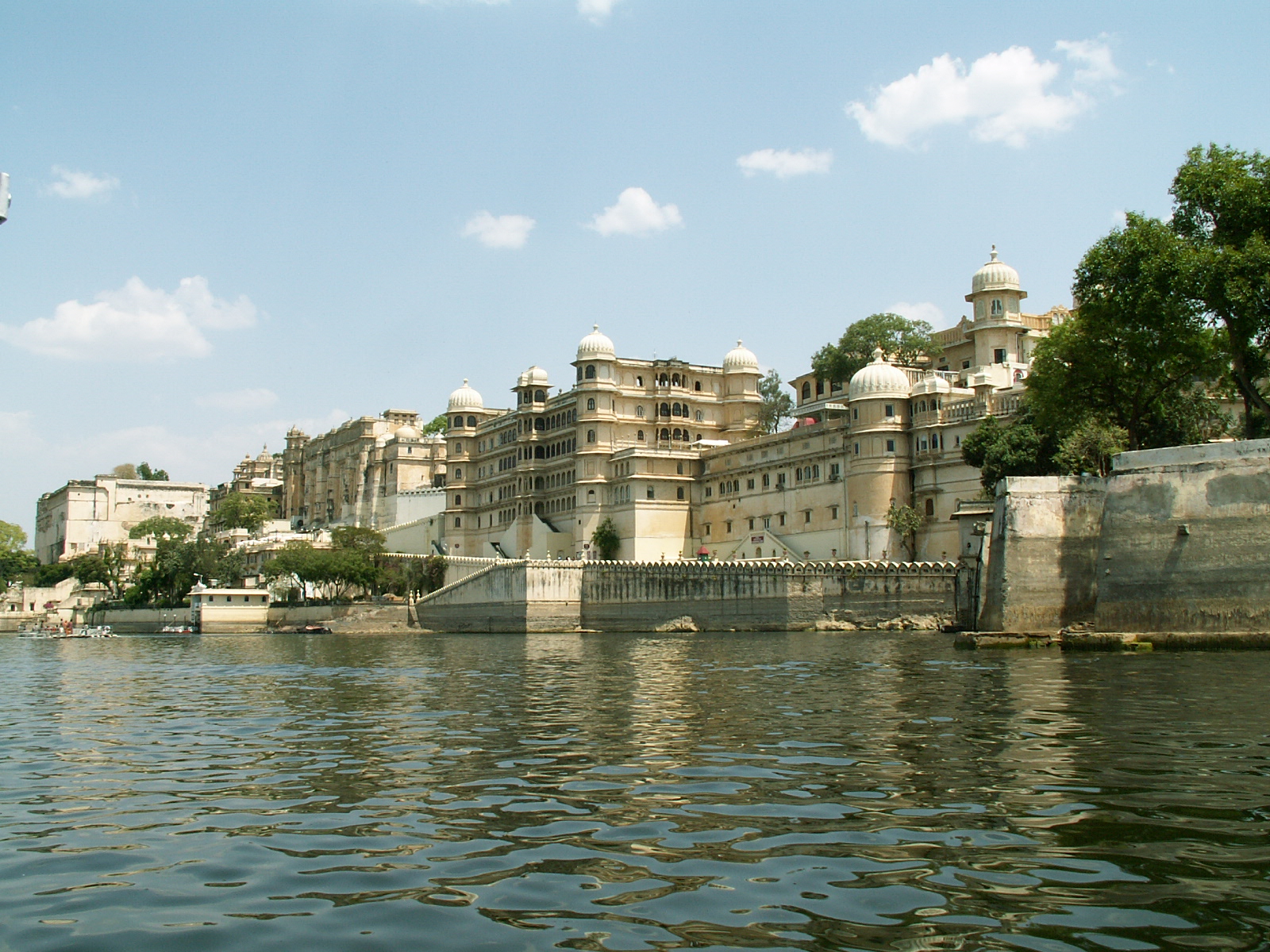 Udaipur - City palace from boat