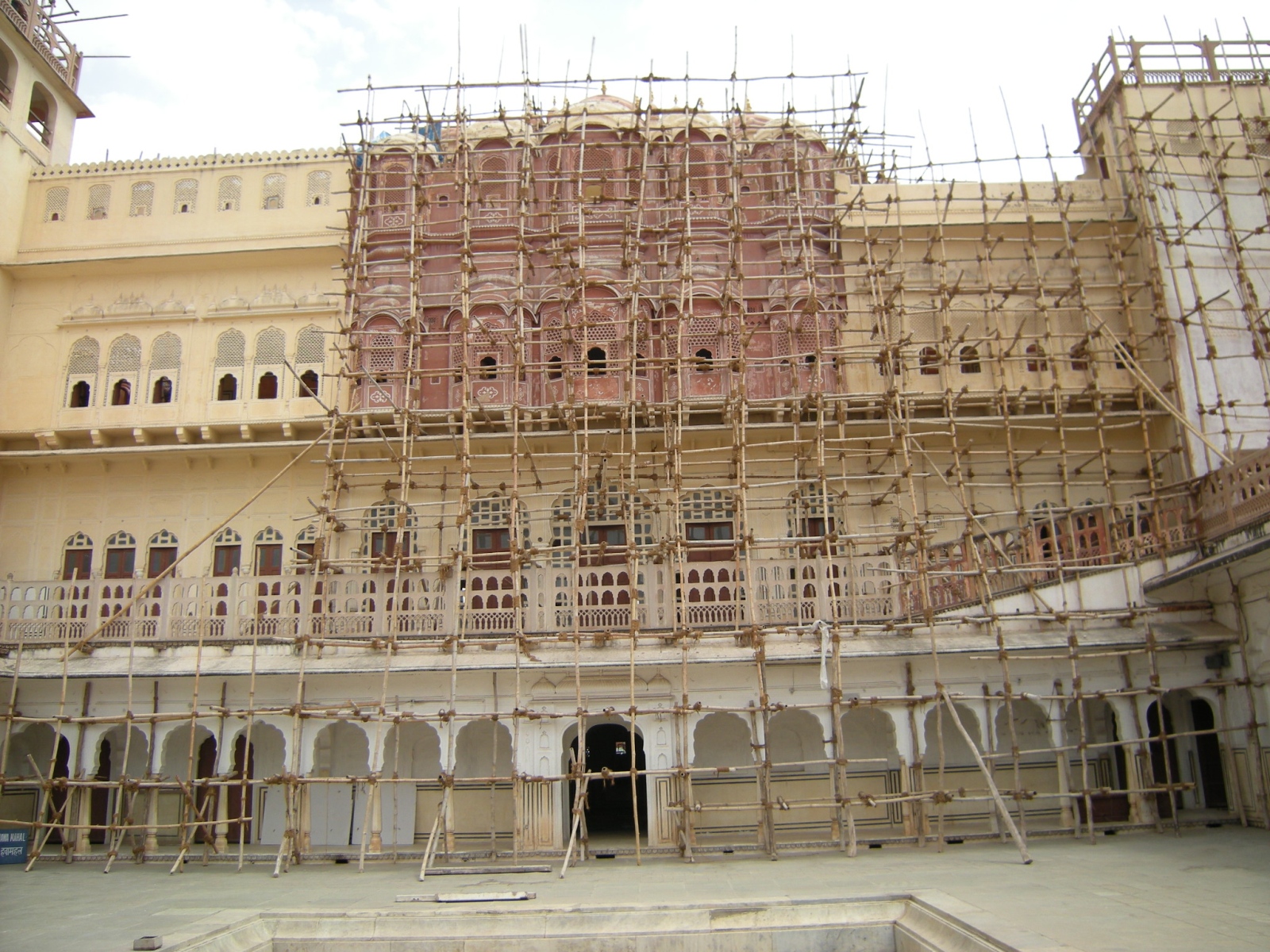 Jaipur - Hawa Mahal (Palace of the Winds)