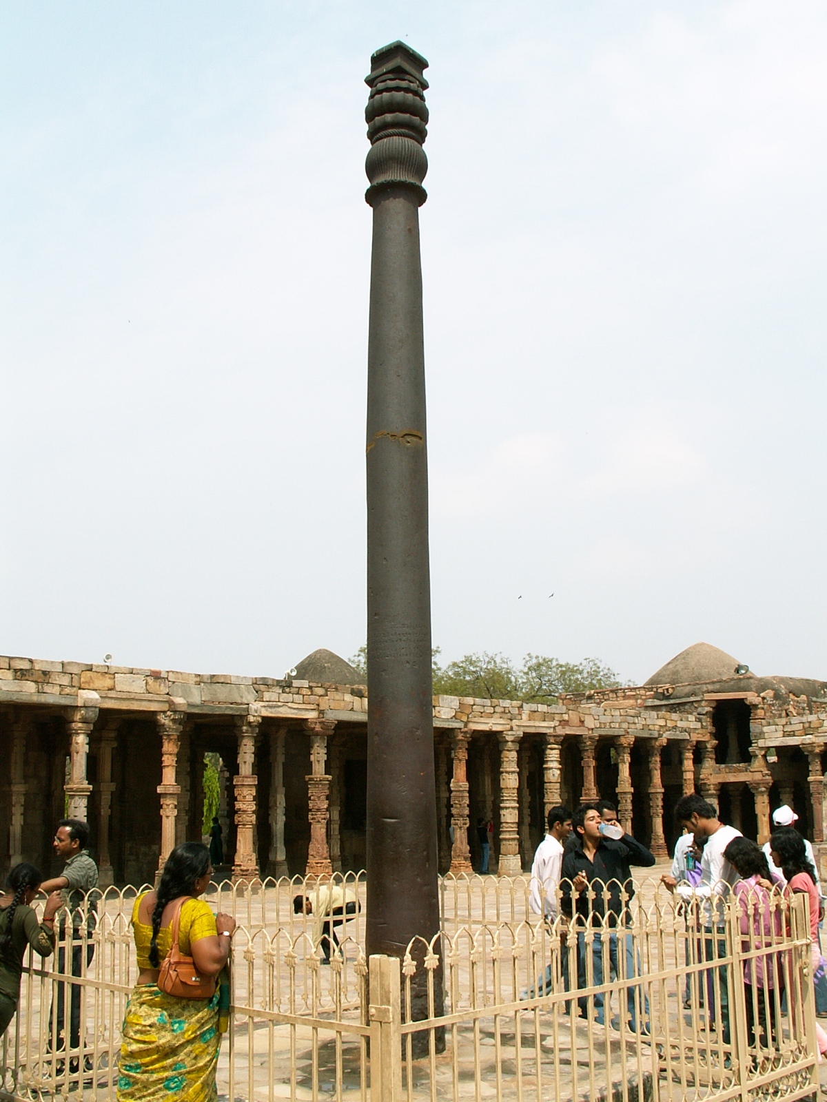 Delhi - Qutb Minar - Iron pillar
