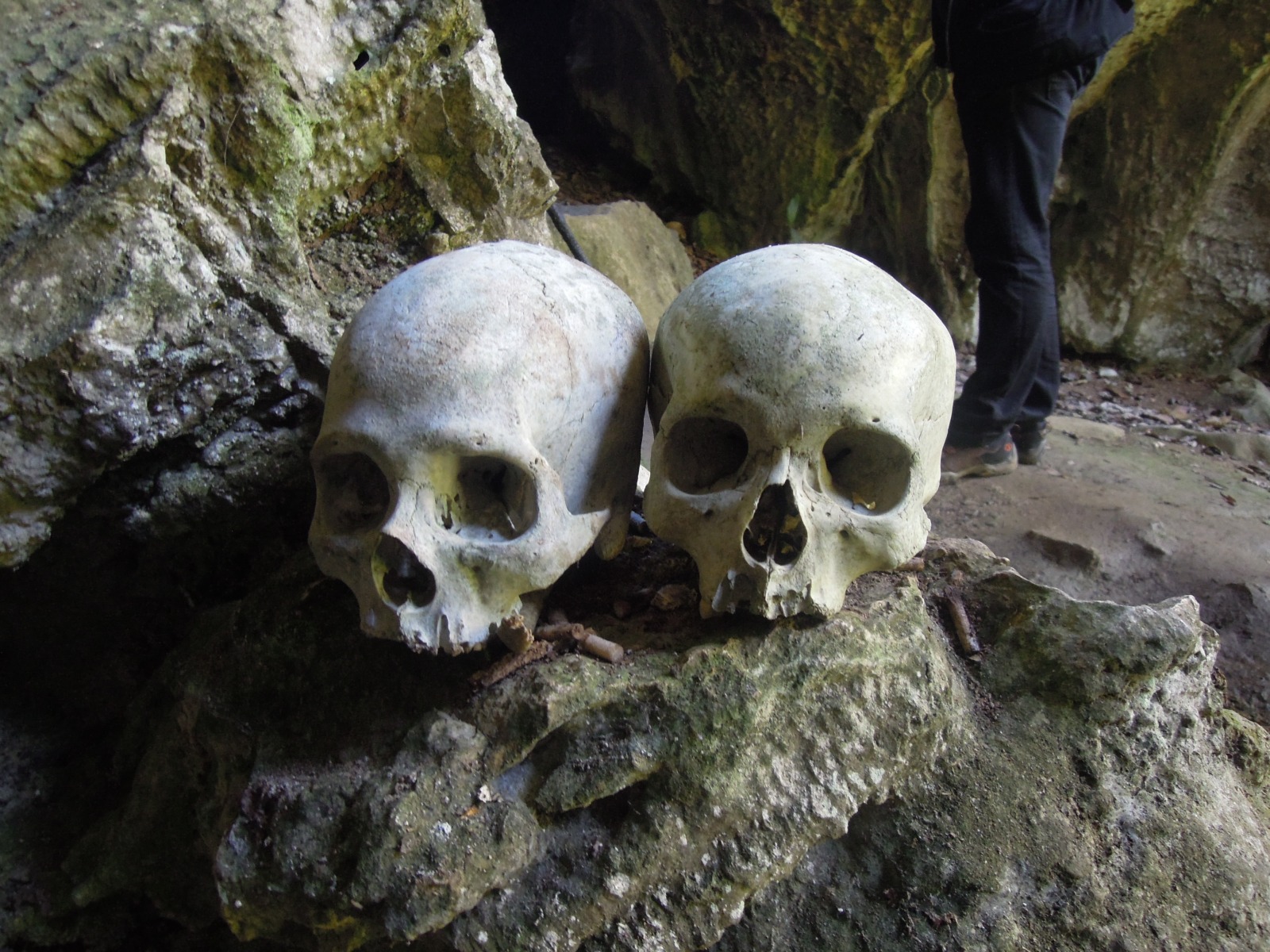 Toraja - Cave burial