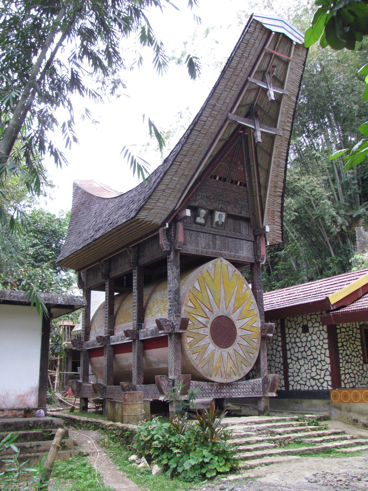Toraja - Kete Kesu - Burial tongkonan