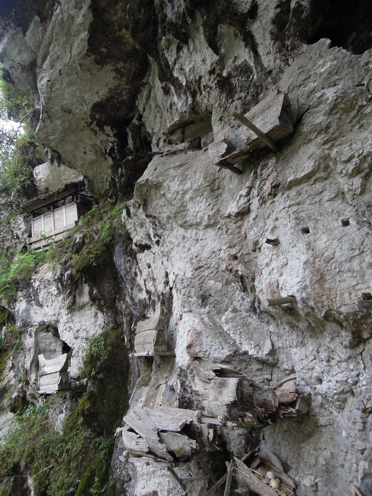Toraja - Kete Kesu - Cave burial