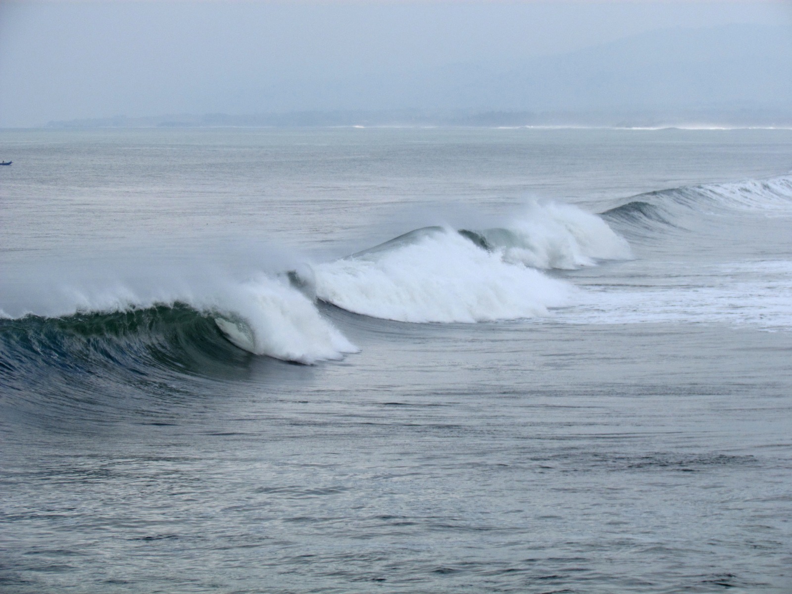 Bali - Tanah Lot temple - Waves