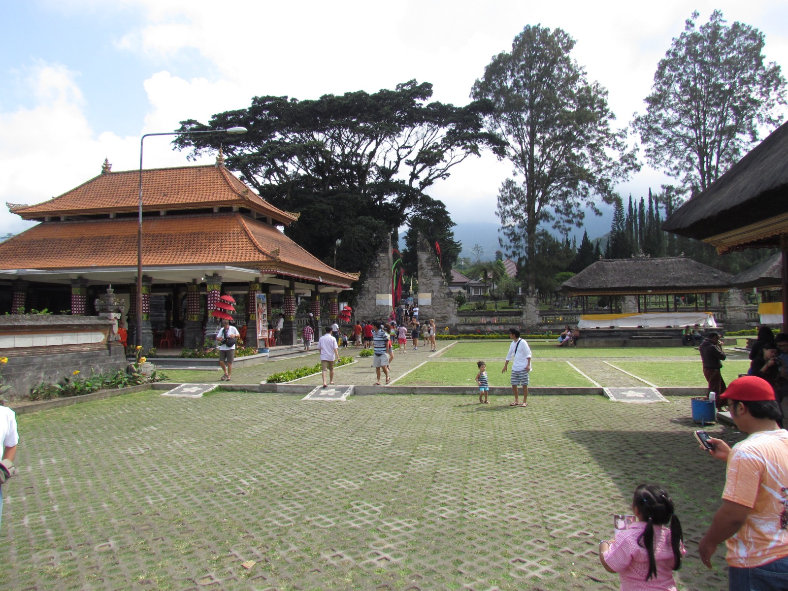 Bali - Lake Bratan temple