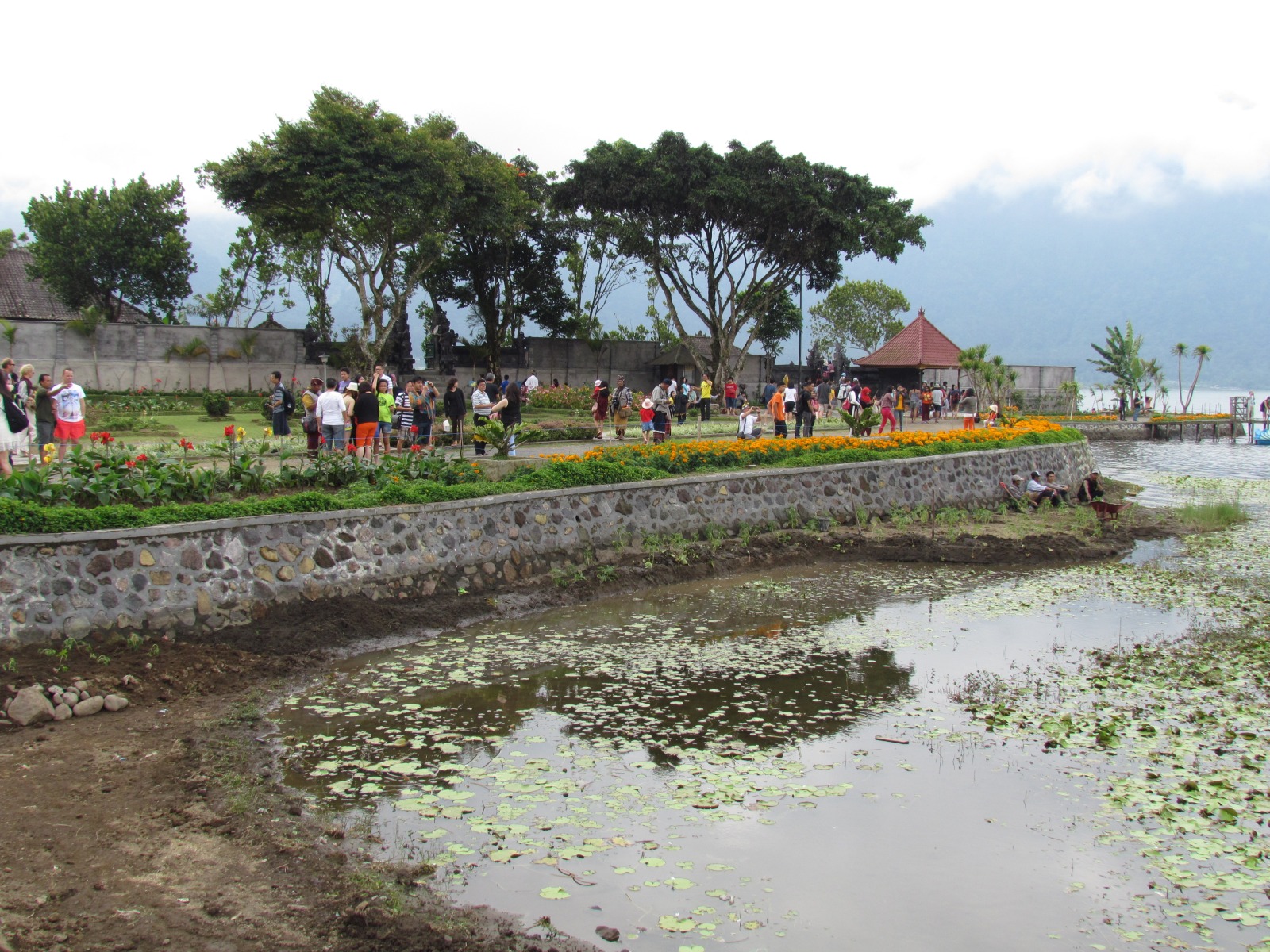 Bali - Lake Bratan temple
