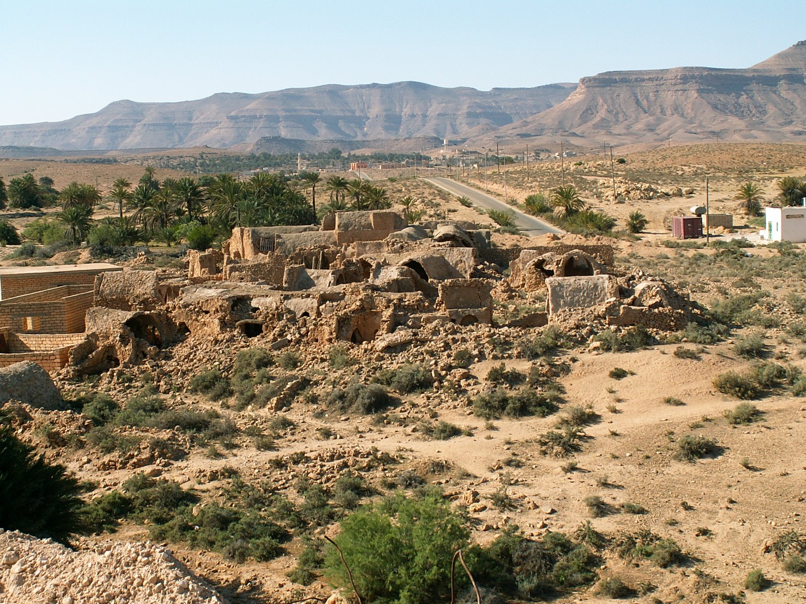 Around Qasr al-Haj