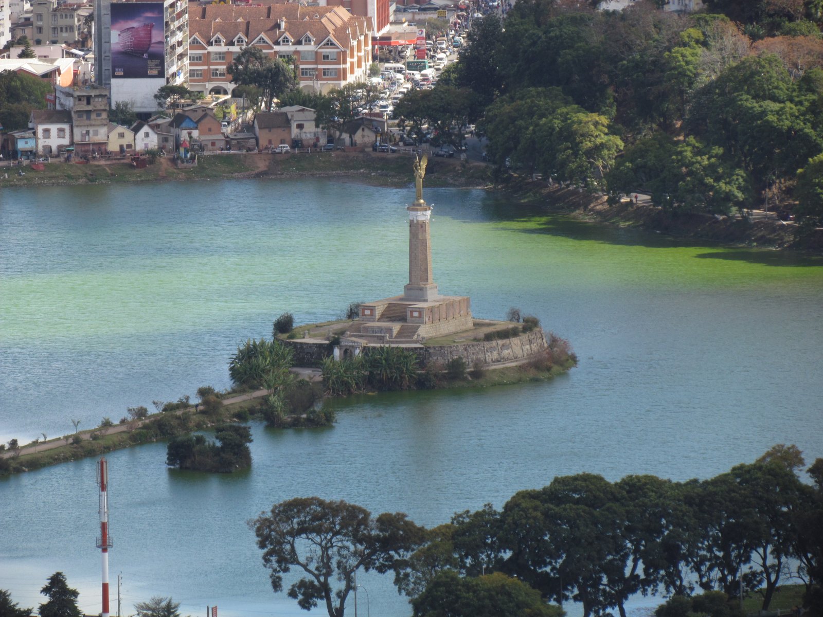 Antananarivo - Lac Anosy - WW2 memorial