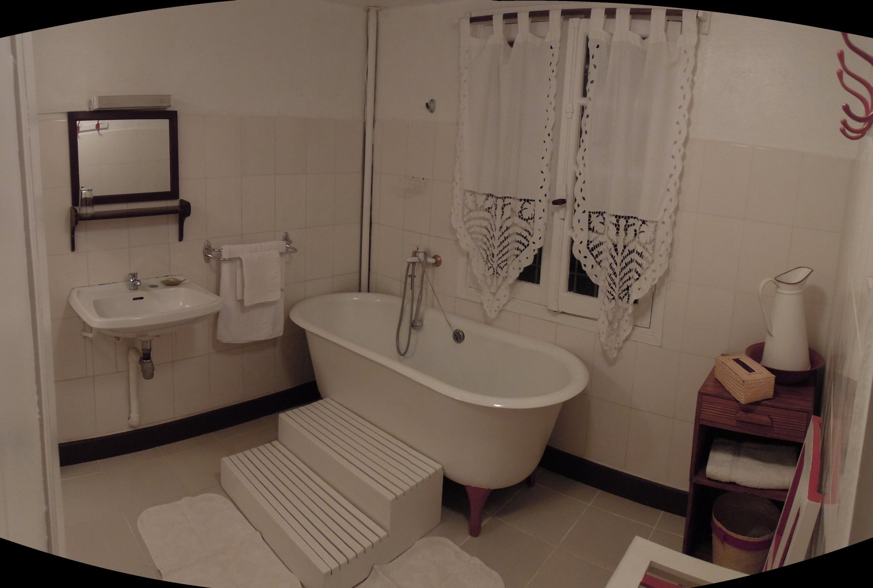 Antsirabe - Haunted hotel - Bathroom