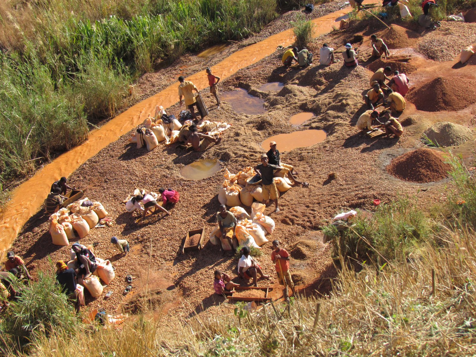 Sapphire city of Ilakaka - Searching for the sapphires