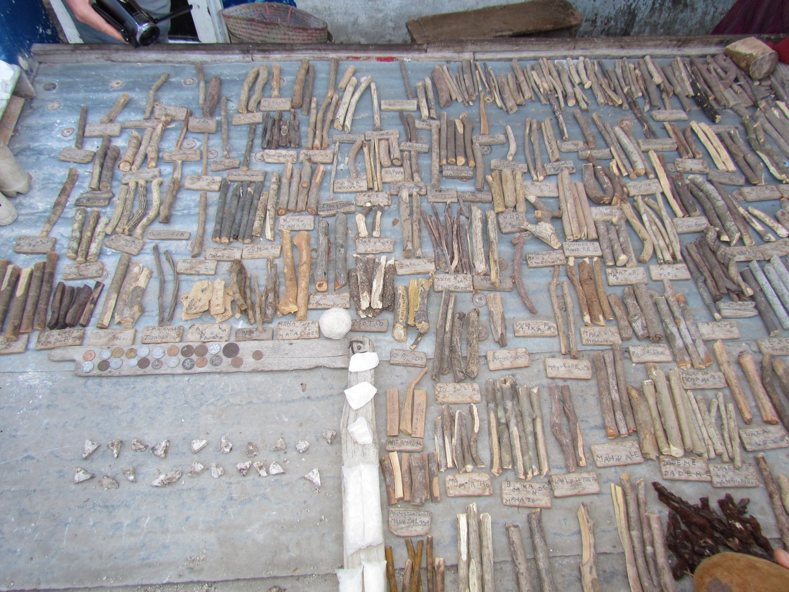 Toliara - Market - Wood to make women's makeup