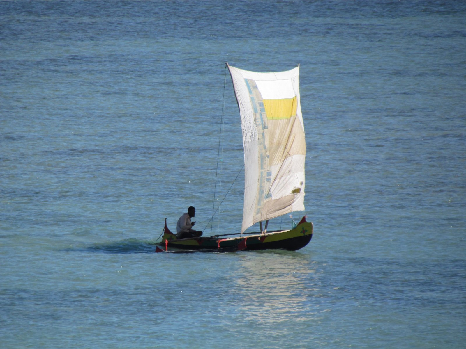 Mangily - Fishing in pirogues