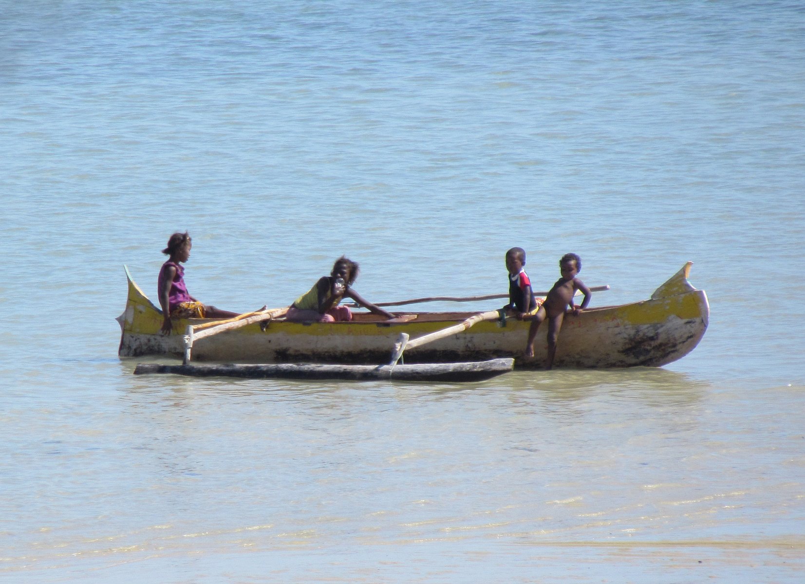 Mangily - Fishing in pirogues