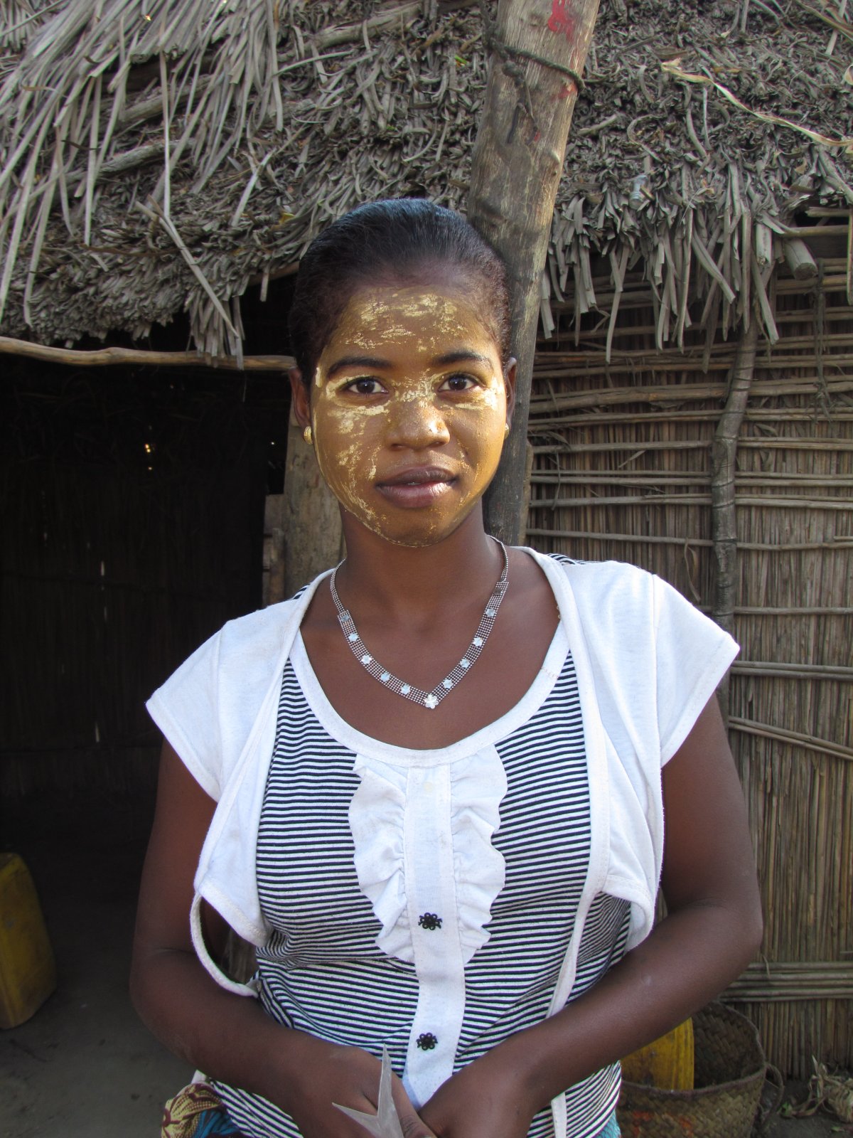 Ambalomailaka village - Woman with facial mask