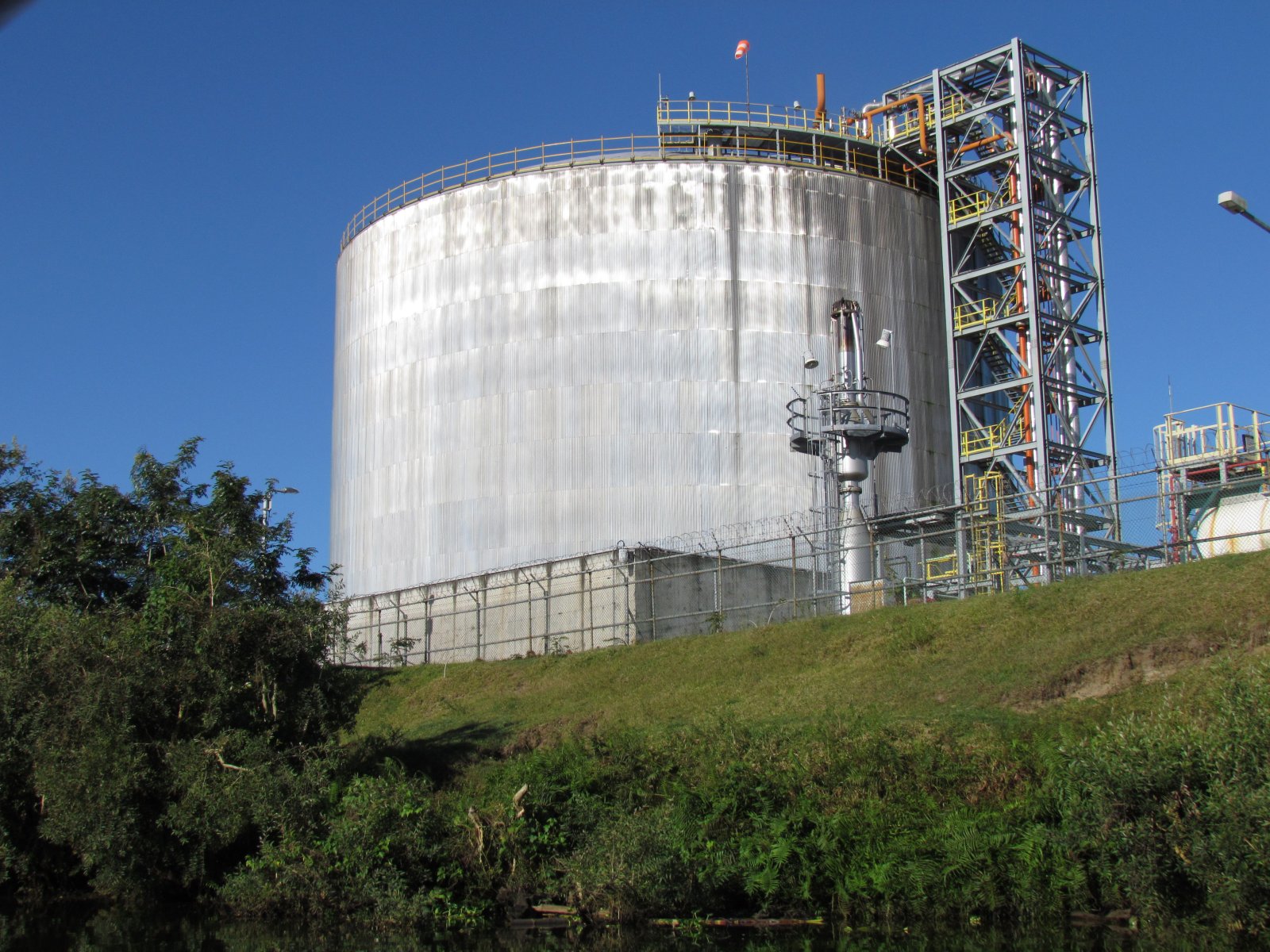 Pangalanes lakes - Refinery
