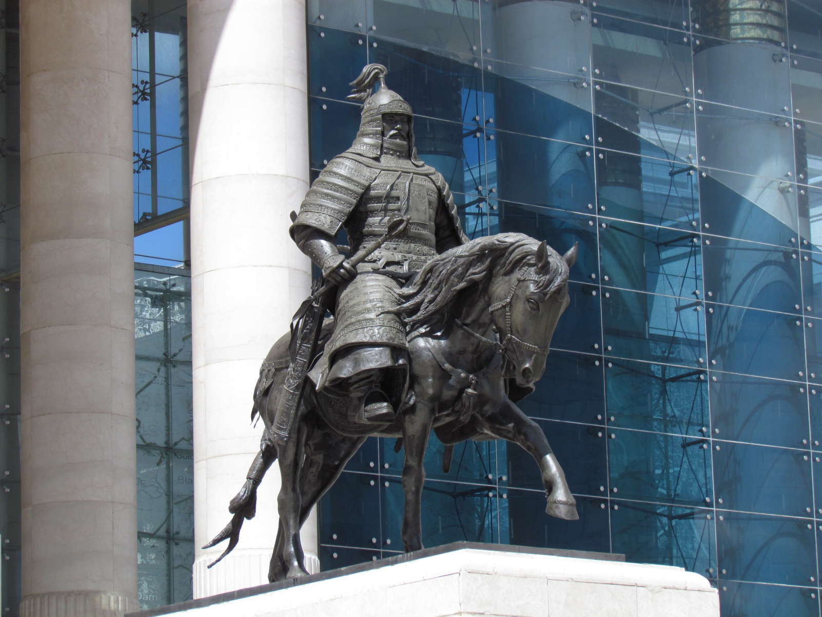 Ulaanbaatar - Sukhbaatar square - Saaral Ordon (Government Palace)