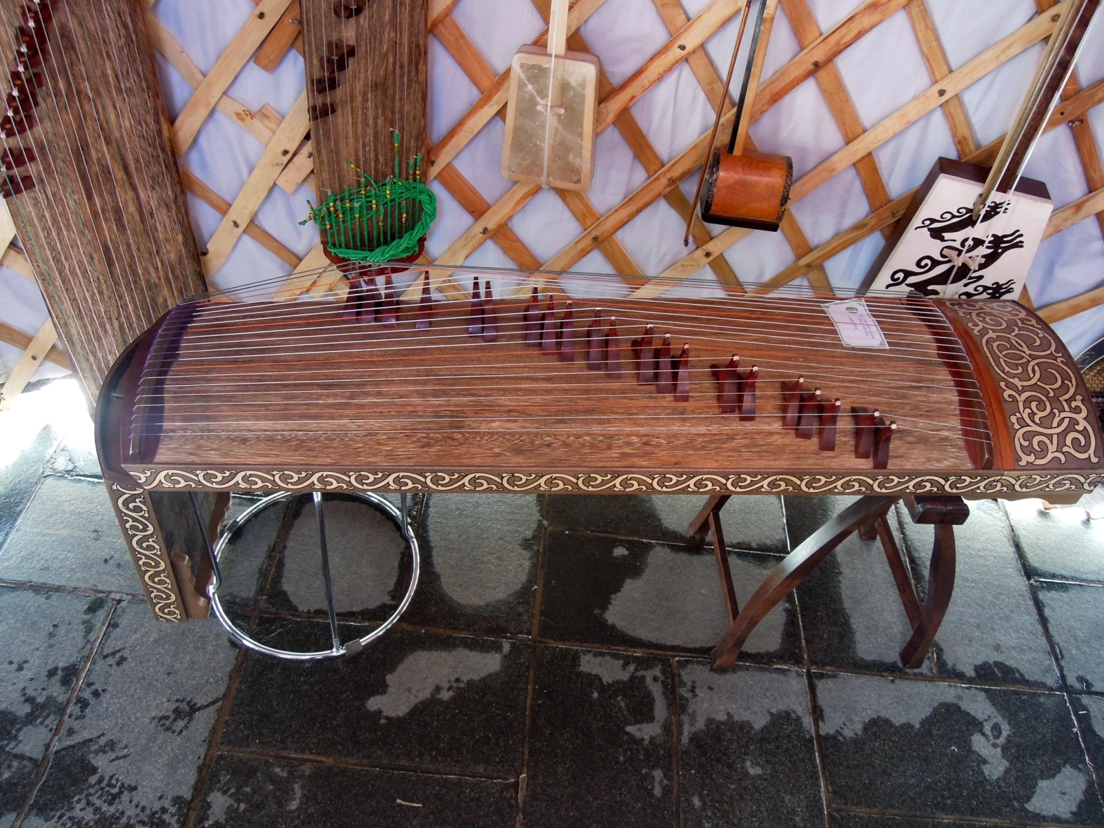 Ulaanbaatar - Sukhbaatar square - Exhibition ger - Yatga (zither)