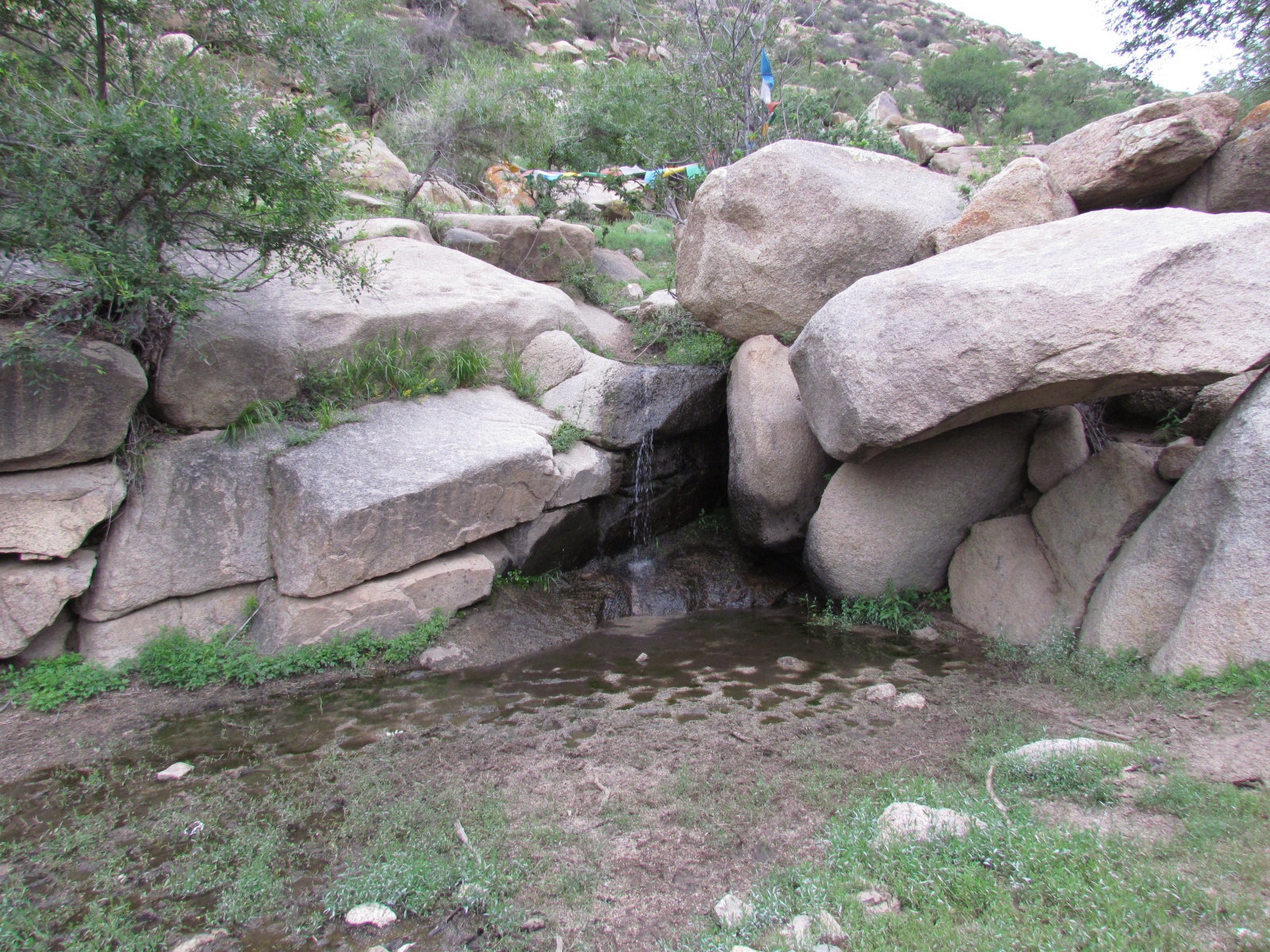 Khogno Khan national park - Waterfall