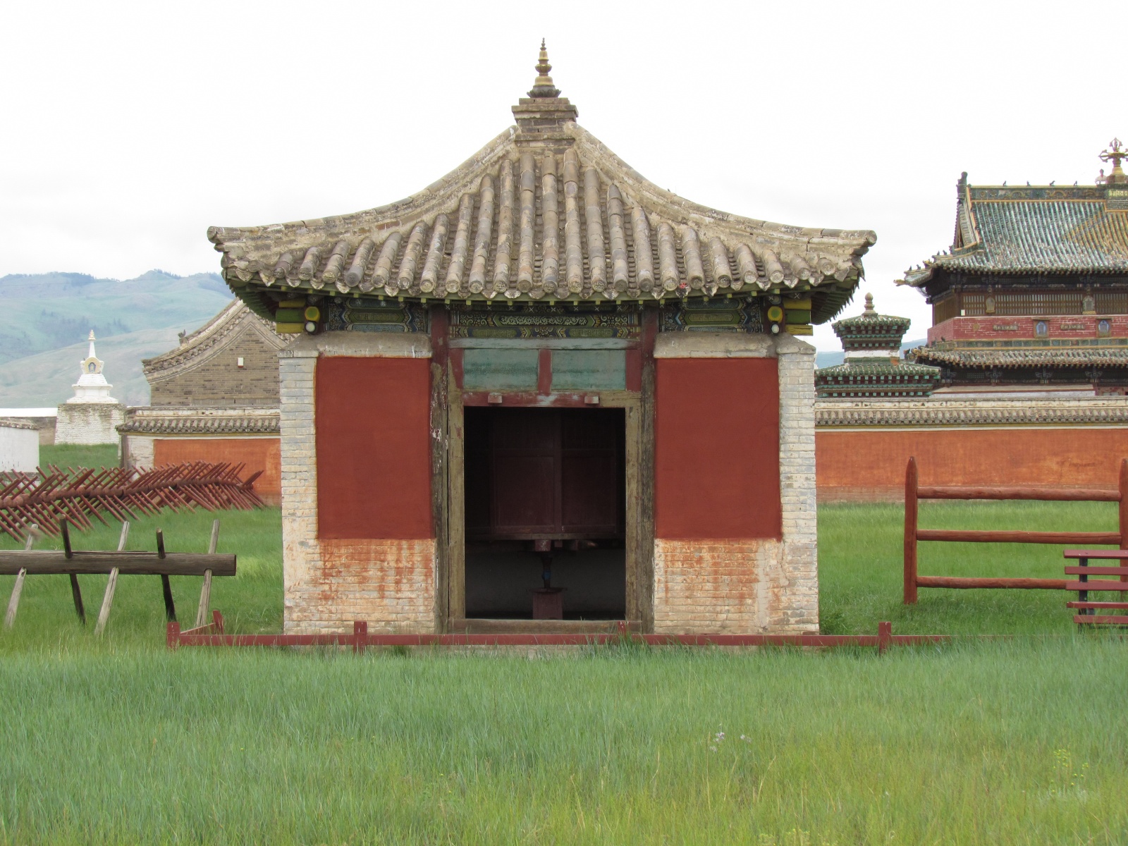 Kharkhorin - Erdene Zuu monastery - Prayer wheel