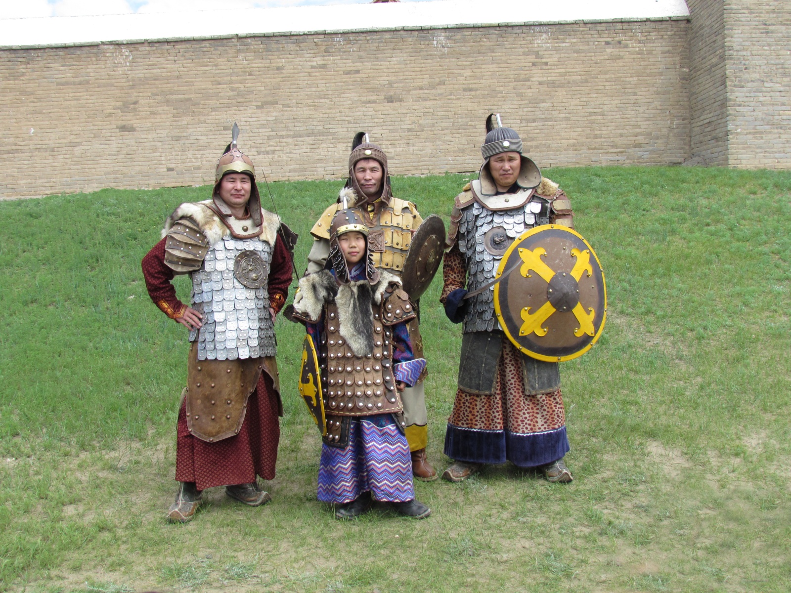 Kharkhorin - Erdene Zuu monastery - Traditional warrior clothing