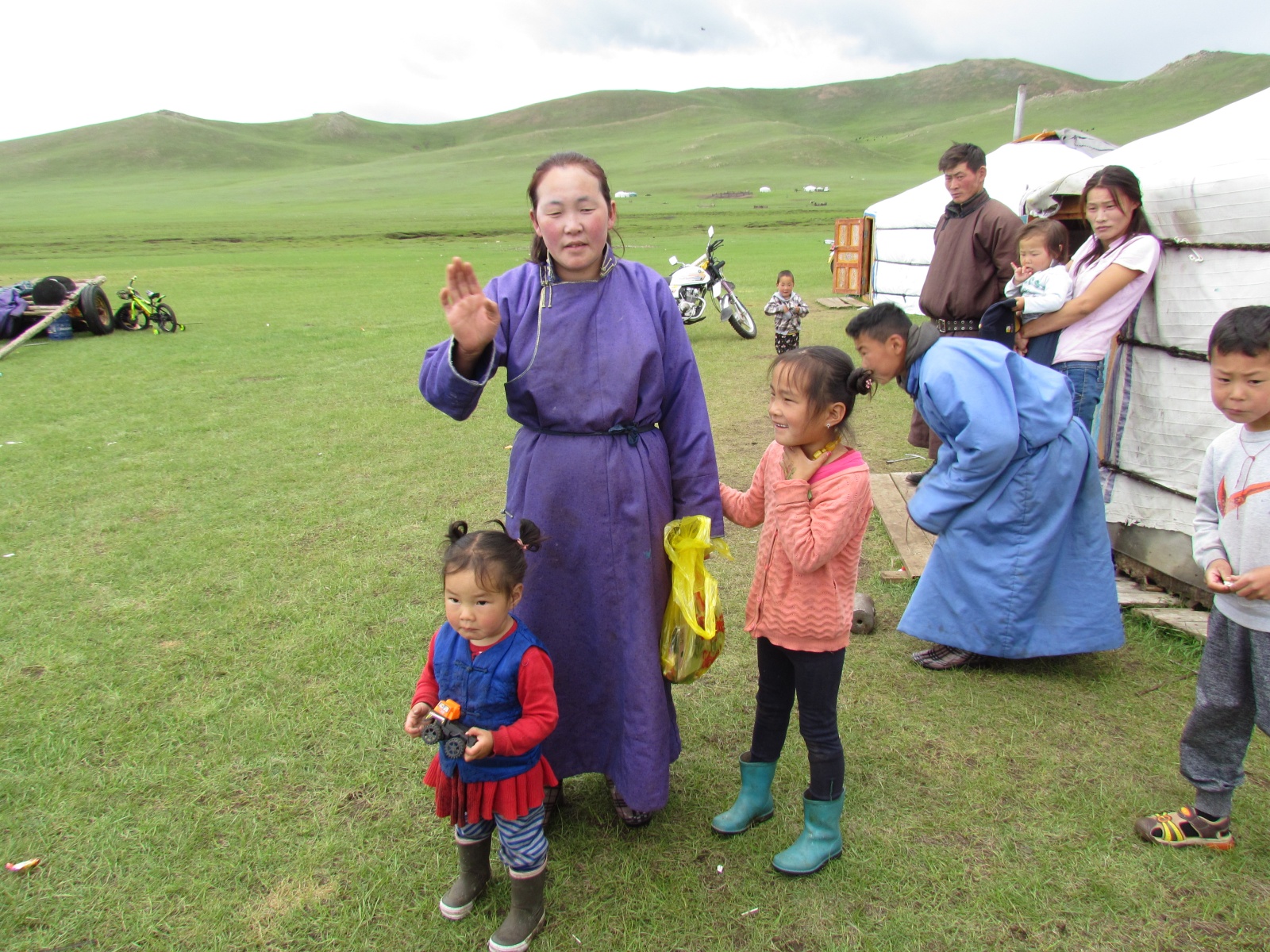 Near Ondor-Ulaan - Nomad family
