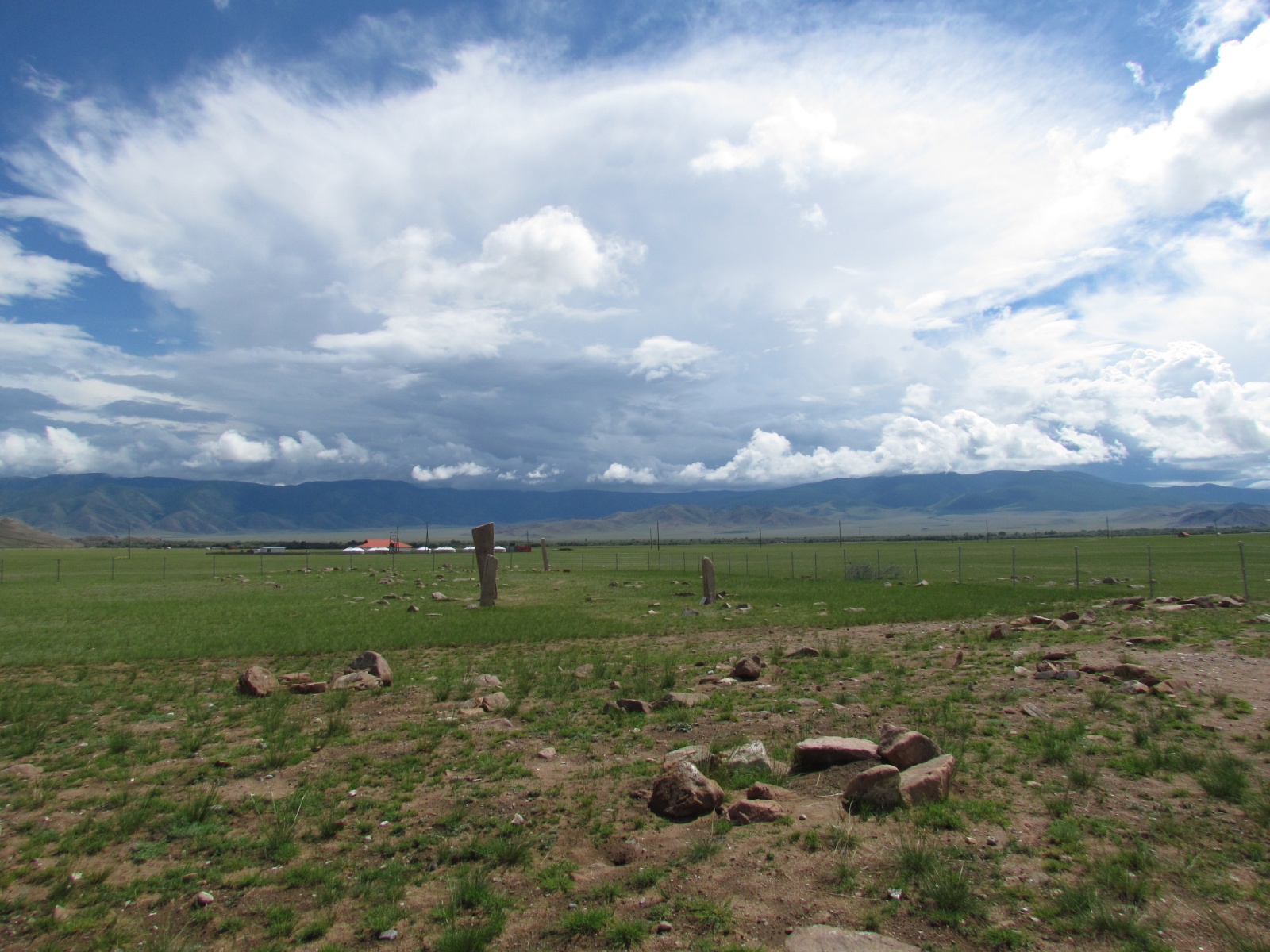Near Murun - Uushiigin uver - Deer stones with thunderstorm cloud