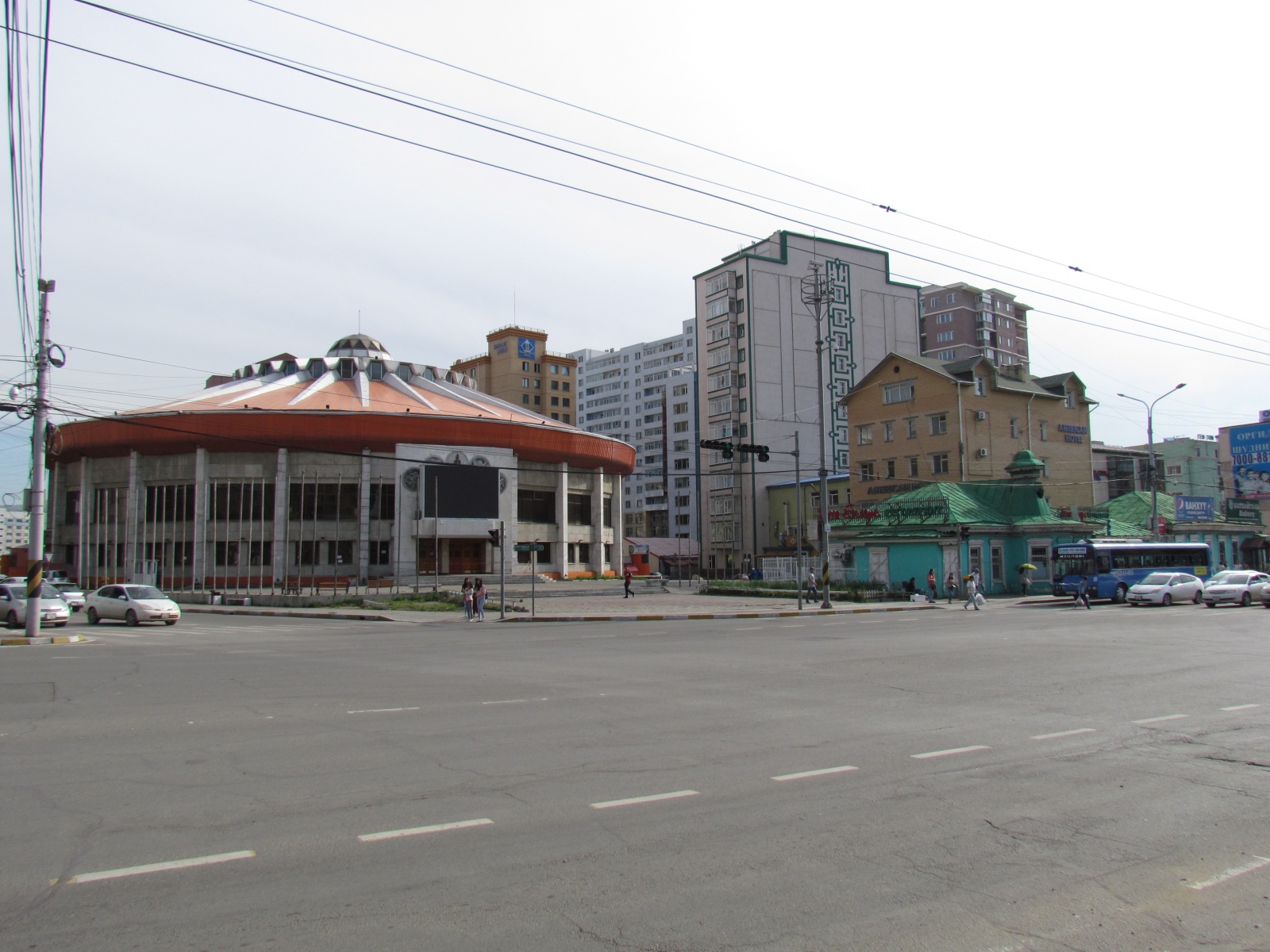 Ulaanbaatar - Along Peace avenue - Wrestling palace