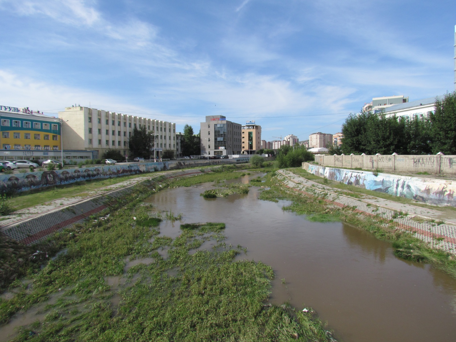 Ulaanbaatar - Along Peace avenue - Selbe river
