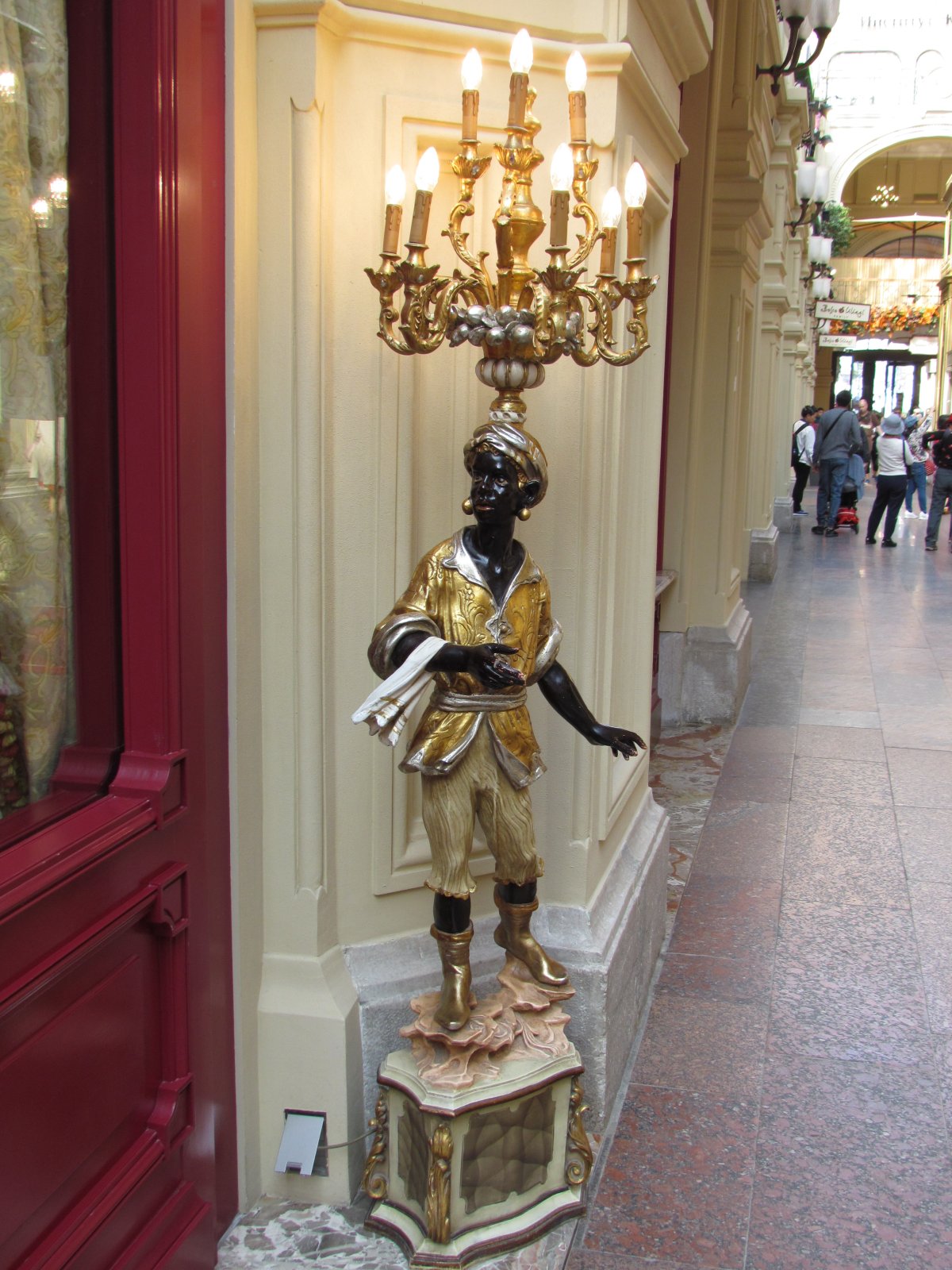 GUM - Candle statue