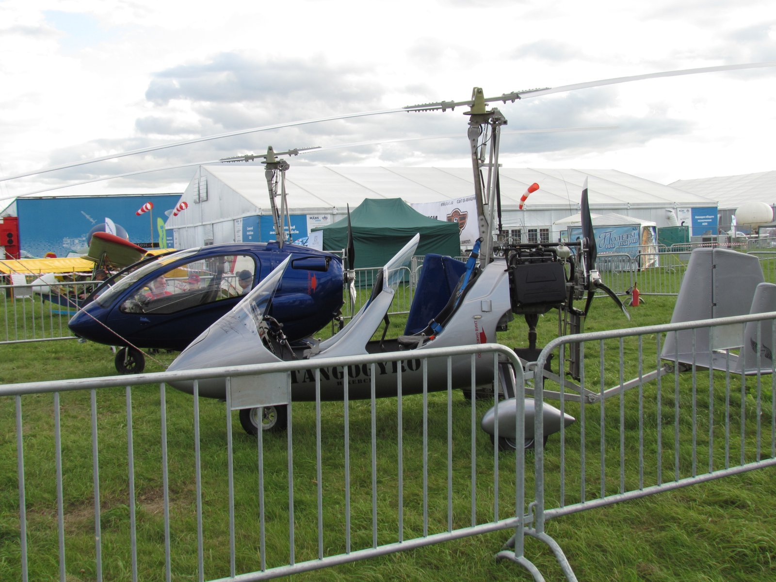 MAKS air show - Mini helicopters