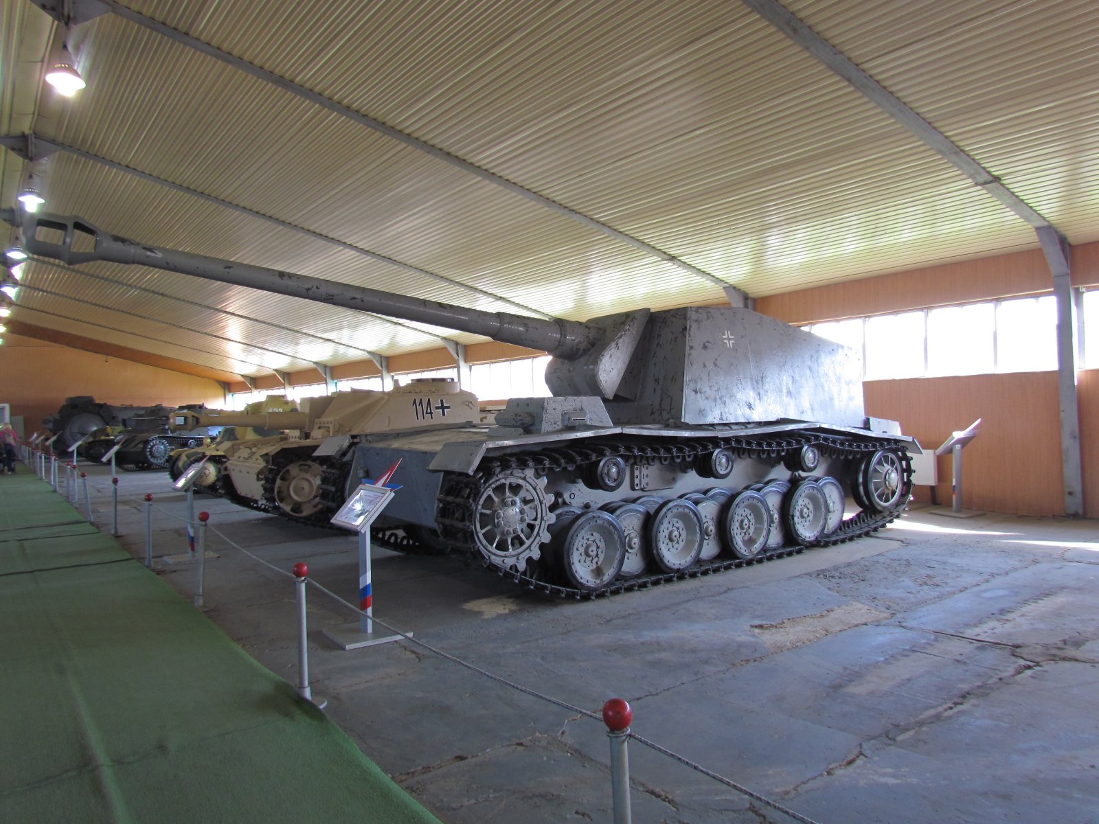 Kubinka Tank Museum - SAU on a VK 3001 (H) chassis