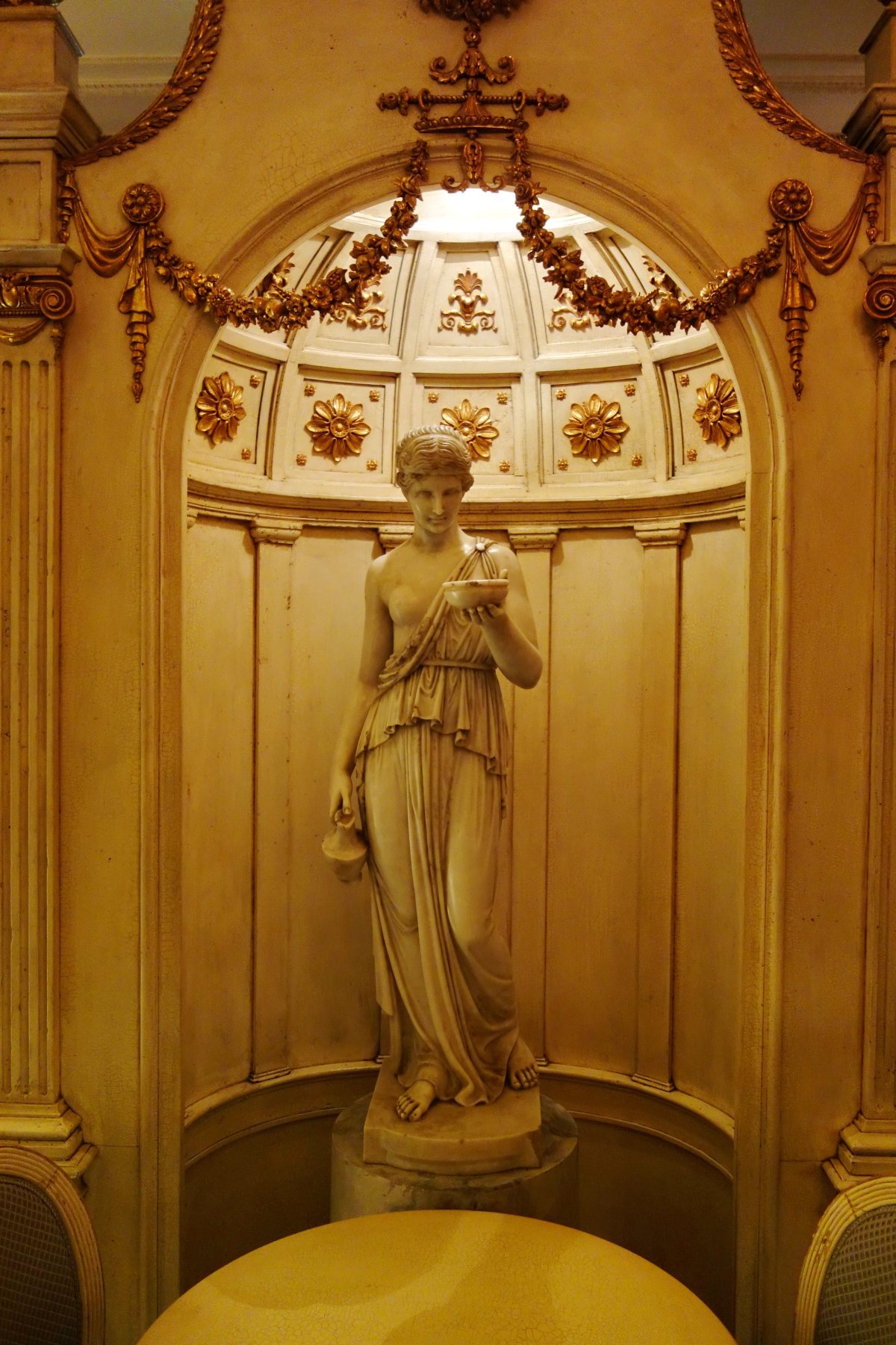Pushkin kafe - Statue