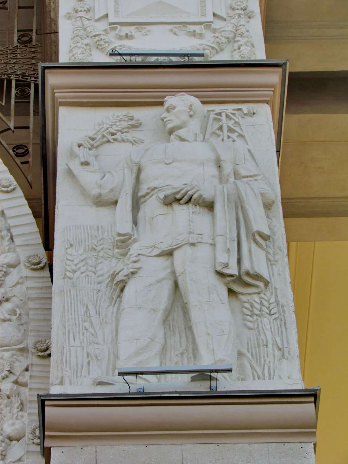 VDNKh - Triumphal arch - Detail