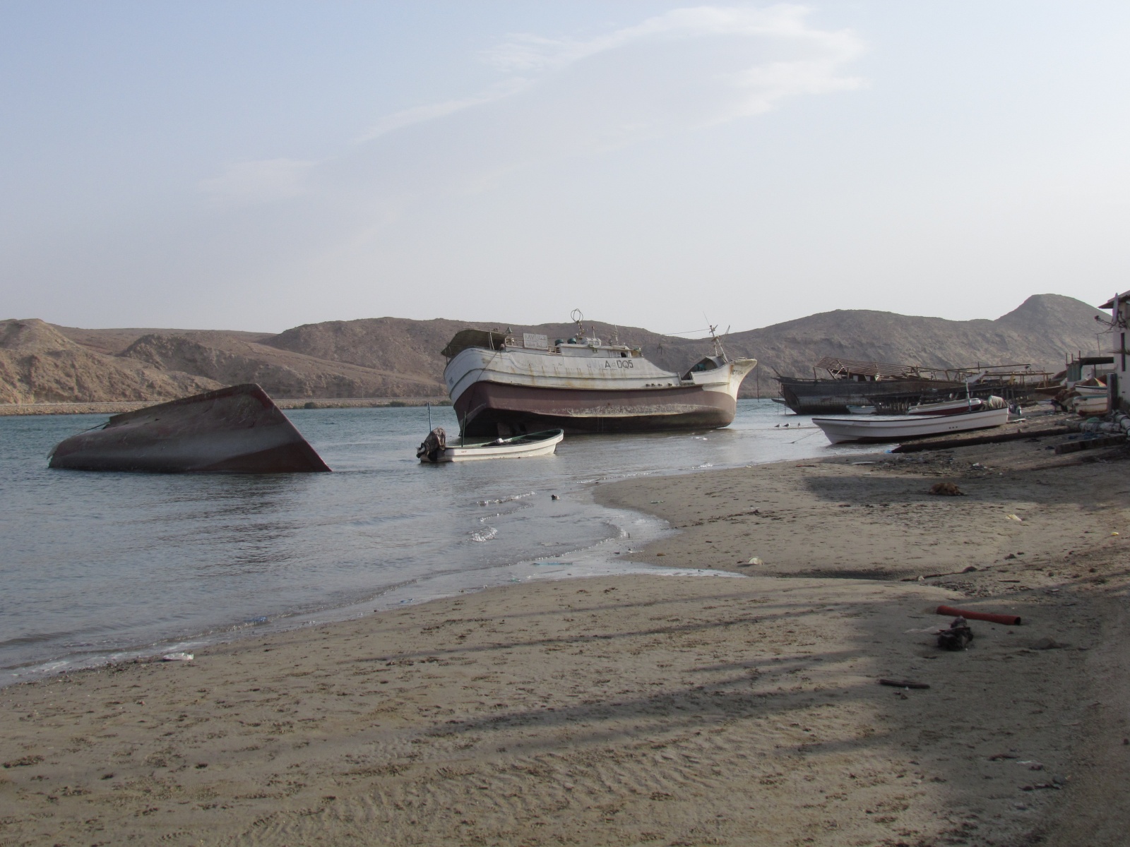 Sur - Dhow (traditional Omani ship) factory - Ship cemetery