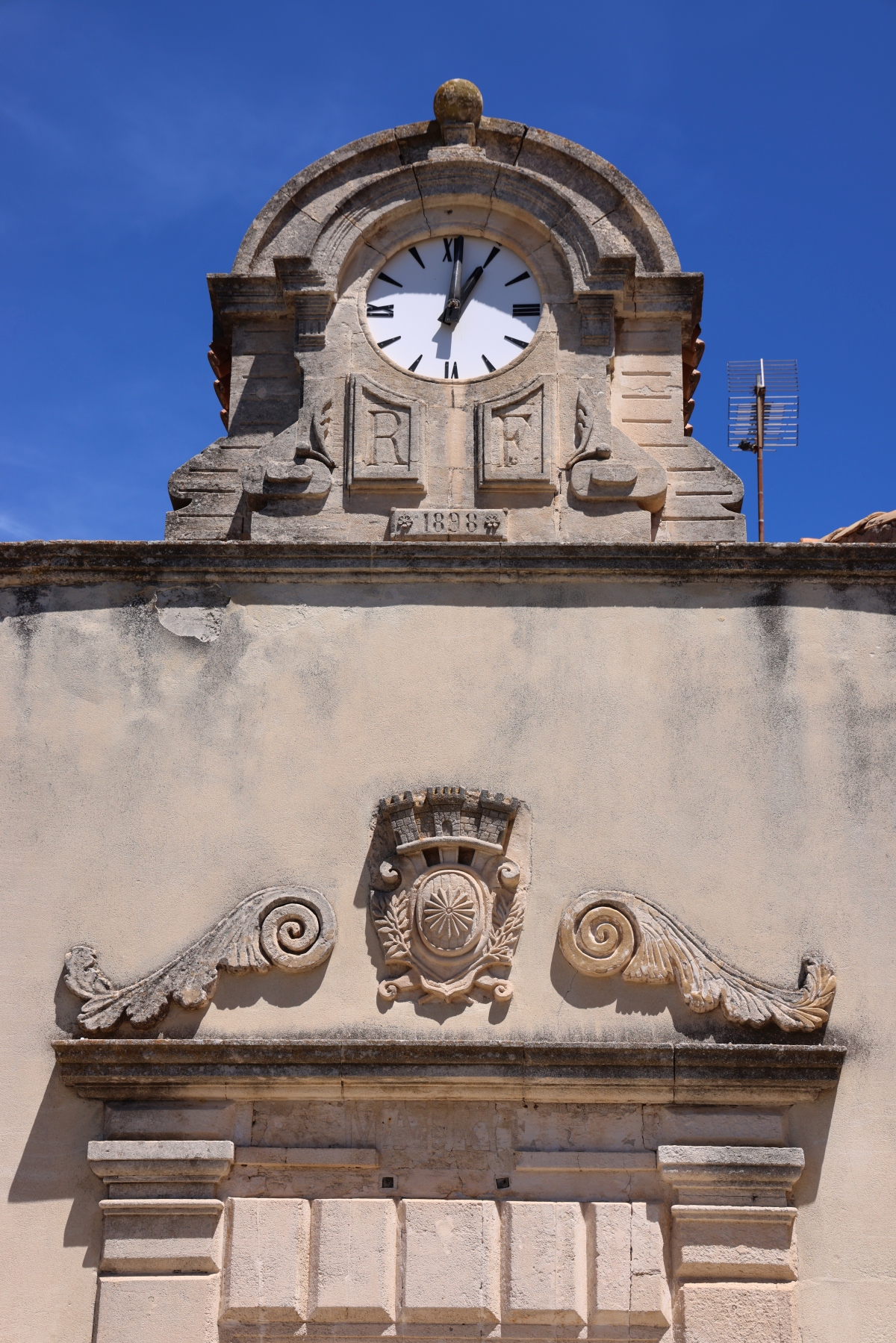 Les Baux-de-Provence - Clock