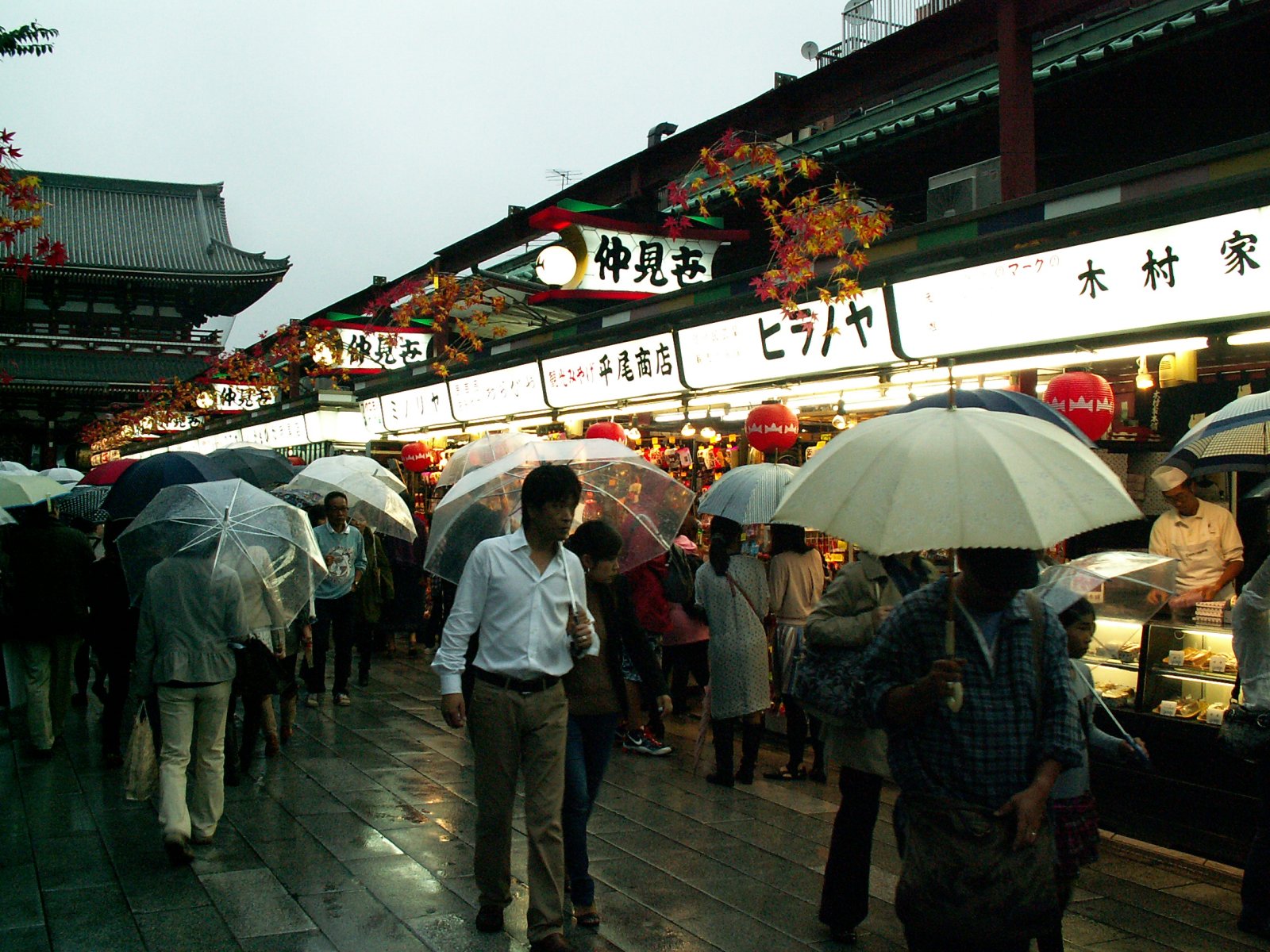 Asakusa - Senso-Ji shrine bazaar