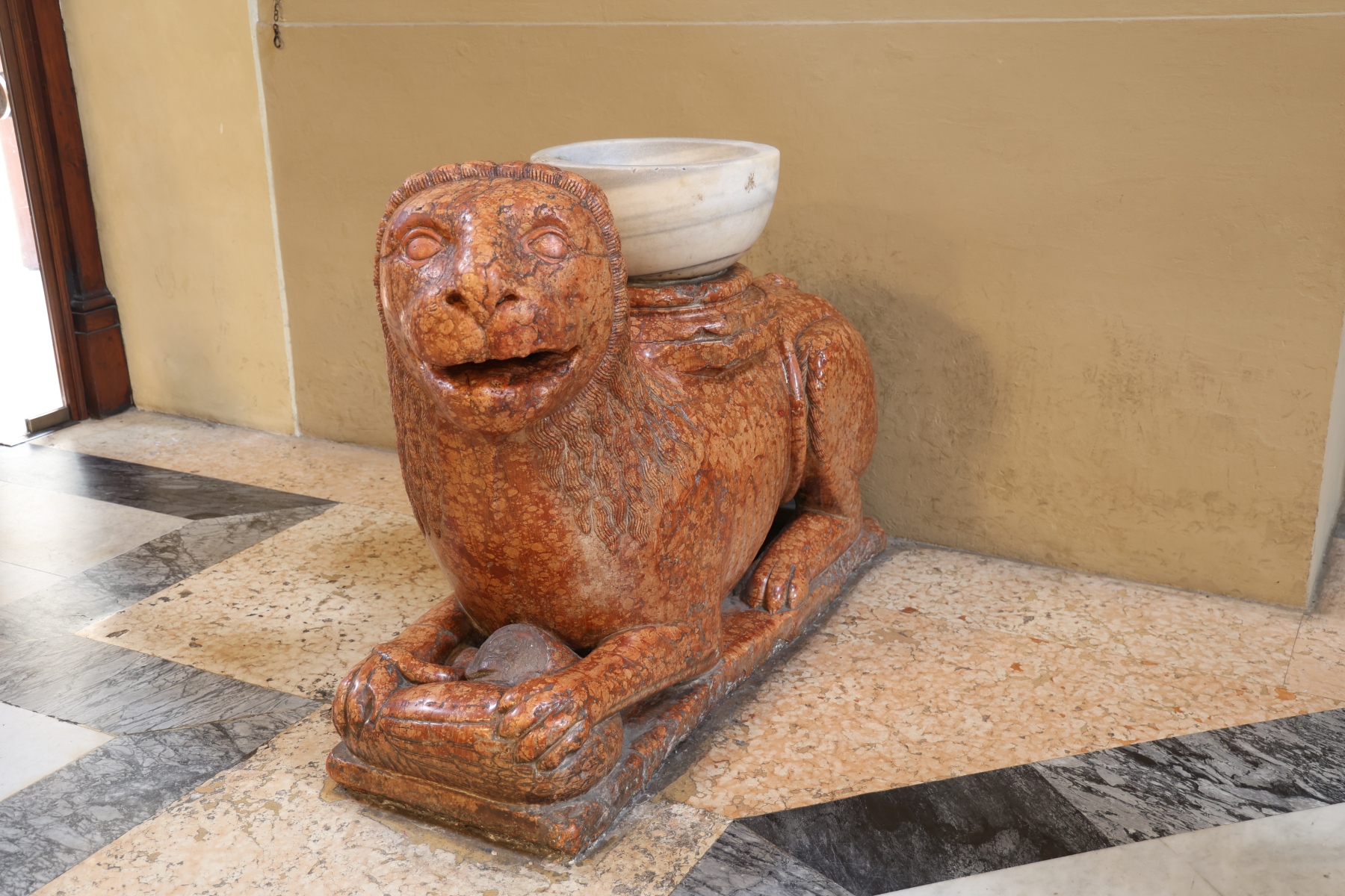Bologna - Cattedrale di San Pietro - Lion