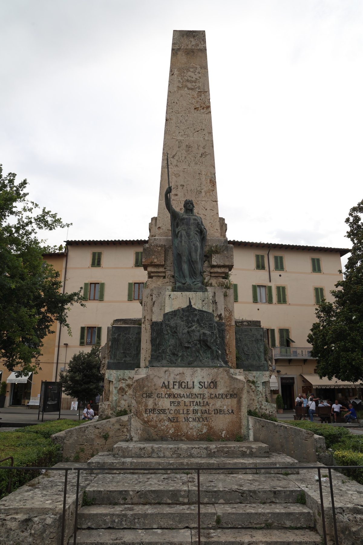 Colle di Val d'Elsa - Piazza Arnolfo di Cambio - Memorial