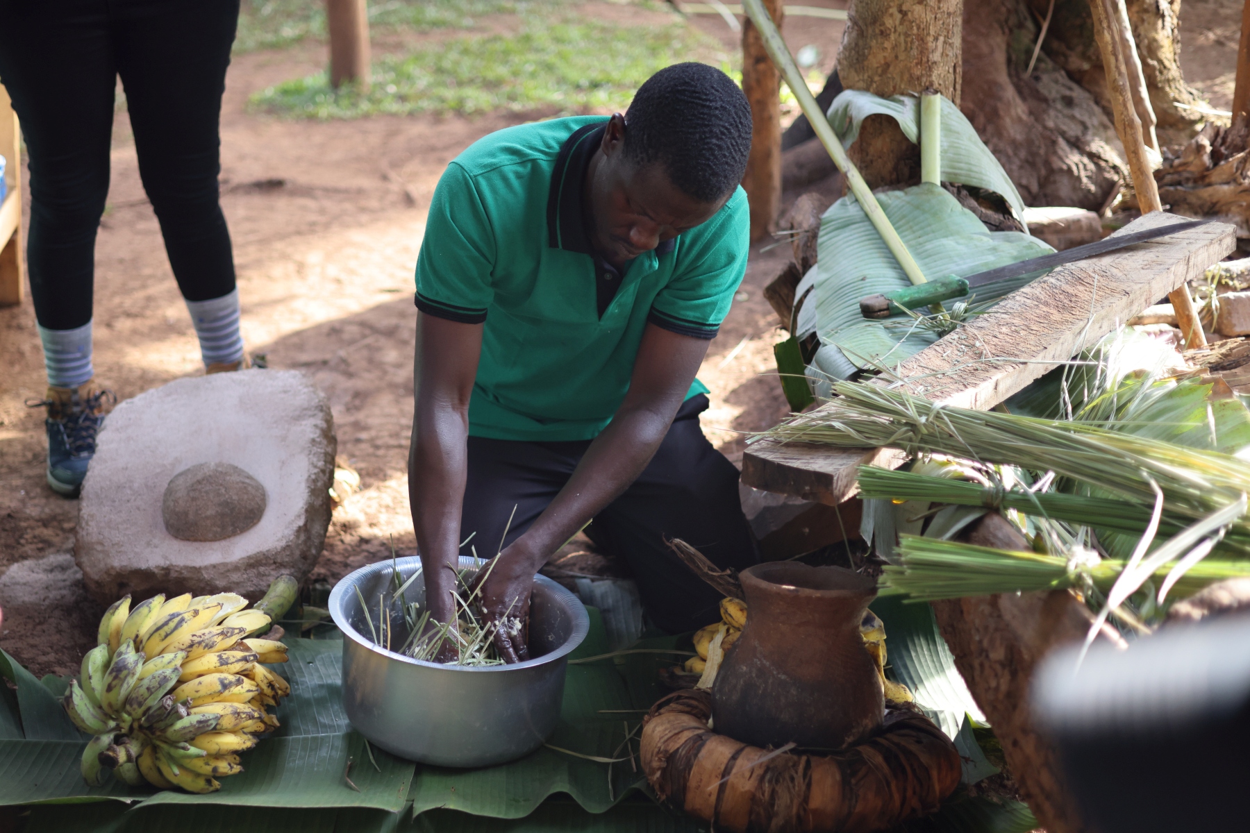 Uganda - Kibale National Park - Banana man making banana juice