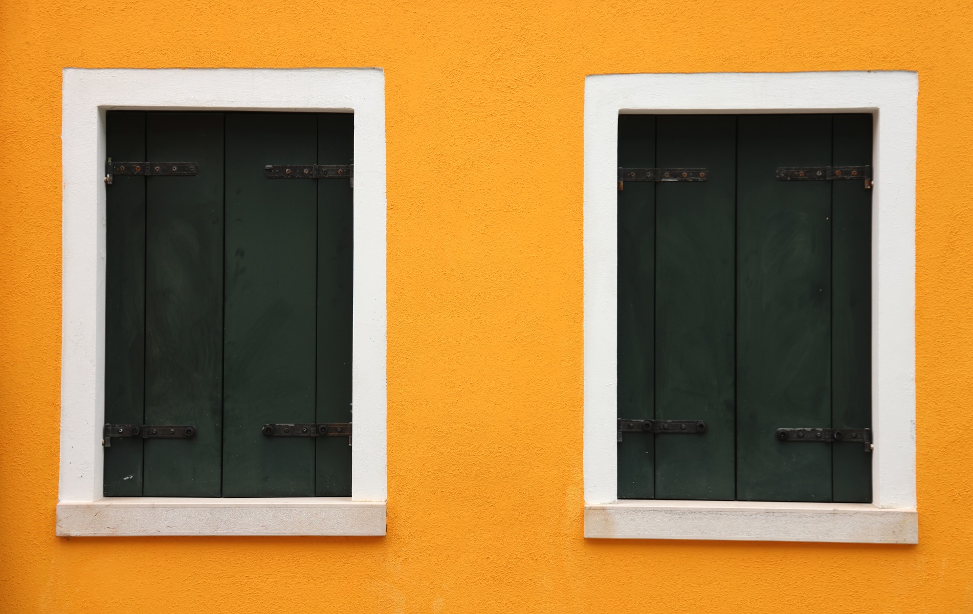 Burano - Windows on a yellow house