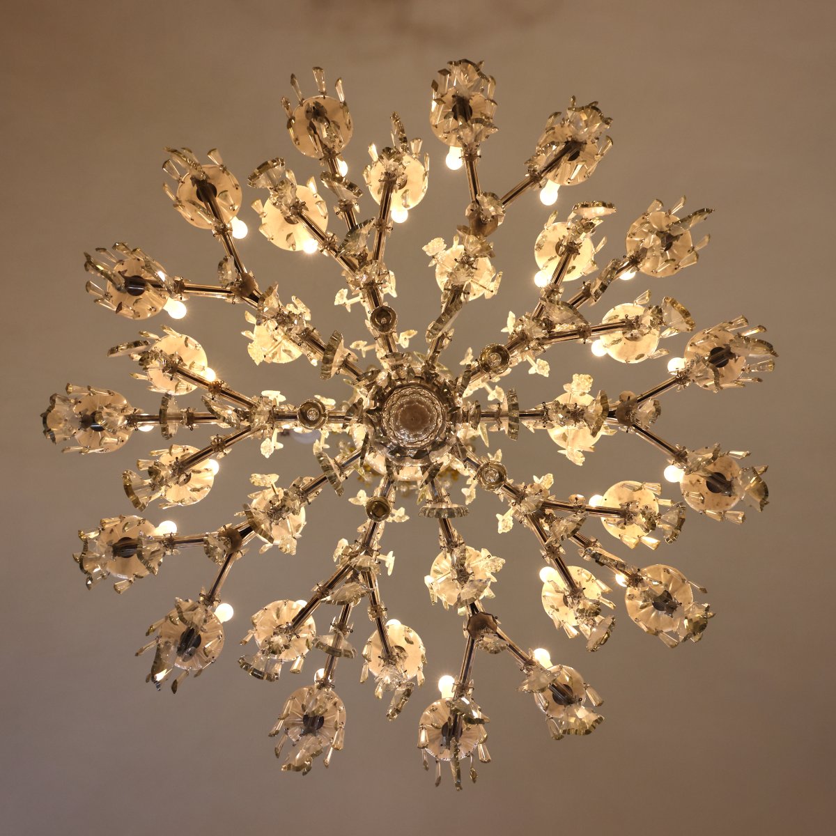 Schönbrunn - Palace - Chandelier